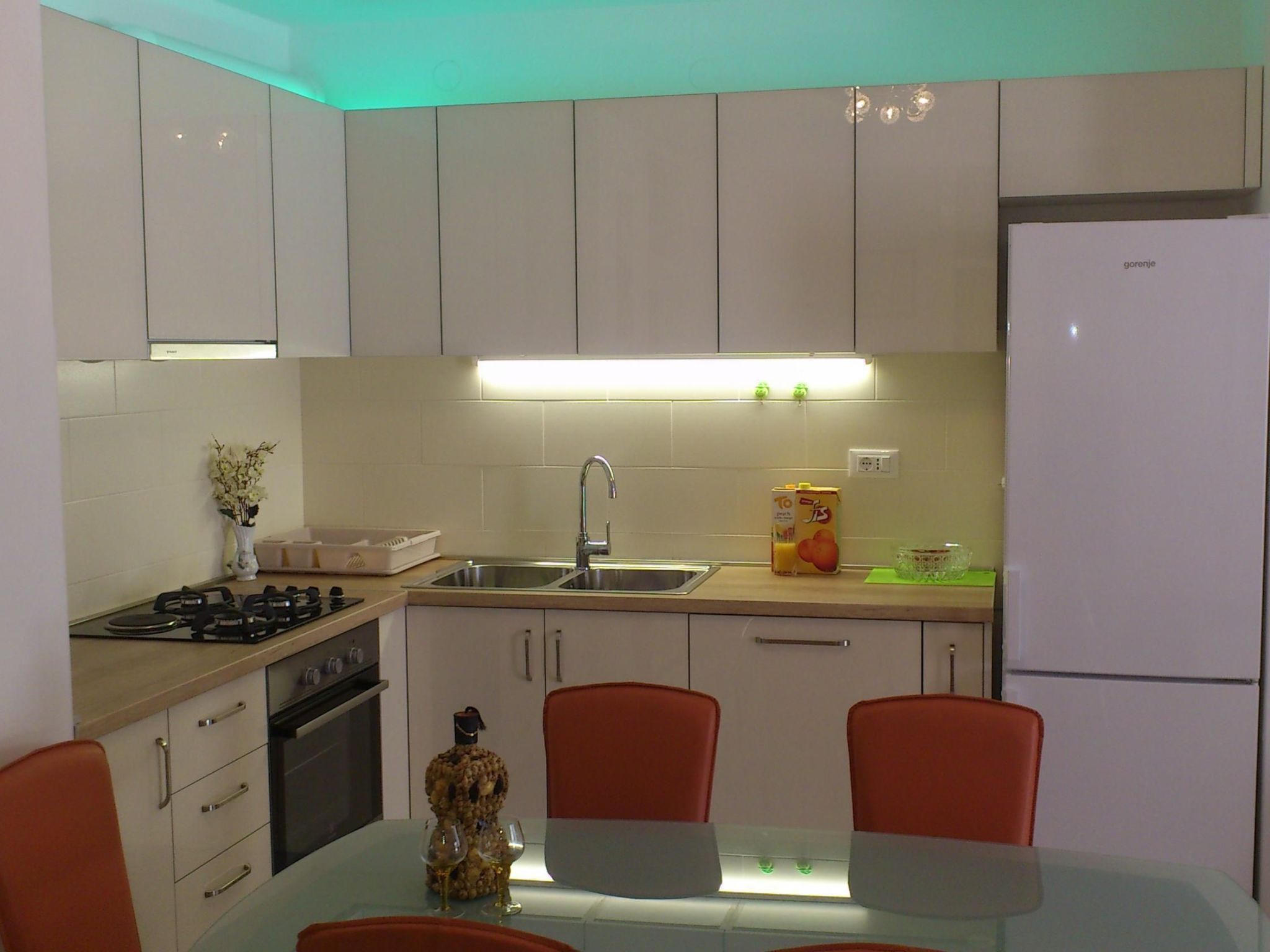 Moderne Ferienwohnung in Omiš mit Terrasse und Garten-Dedans