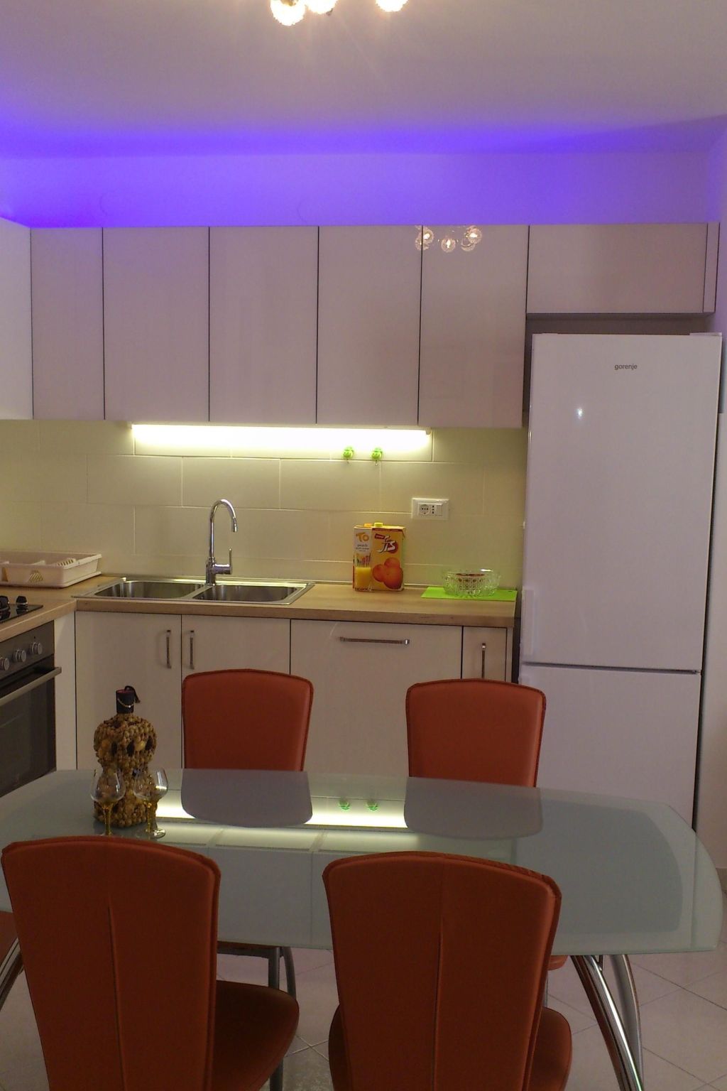 Moderne Ferienwohnung in Omiš mit Terrasse und Garten-Dedans