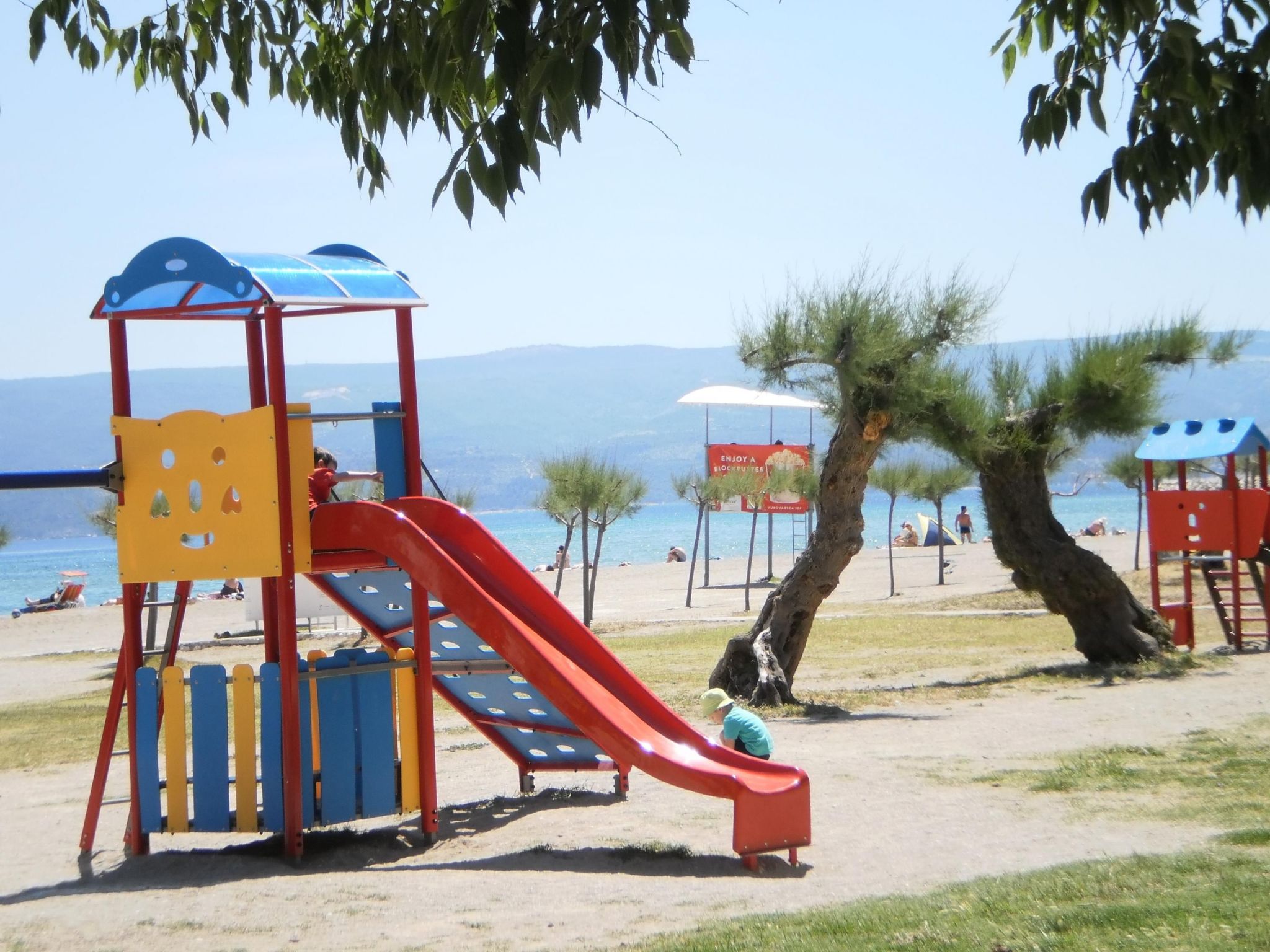 Moderne Ferienwohnung in Omiš mit Terrasse und Garten