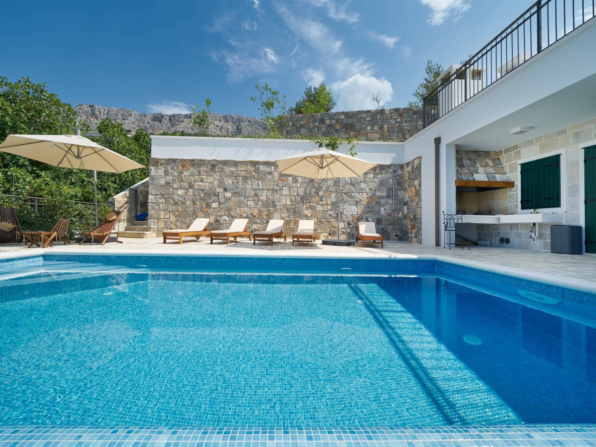 Wunderschön gestaltete Villa Mladenka in Suhi Potok-Dedans