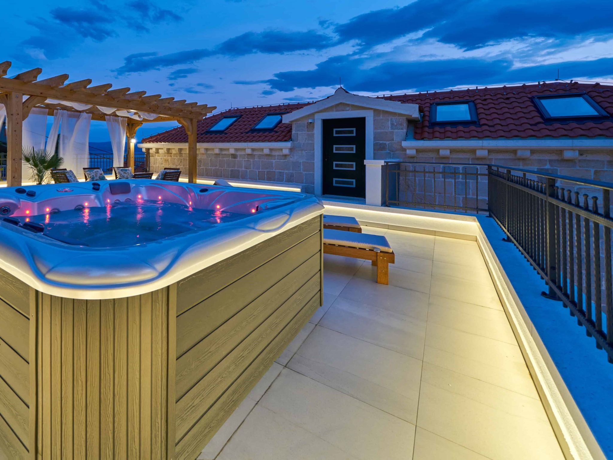 Wunderschön gestaltete Villa Mladenka in Suhi Potok-Dedans