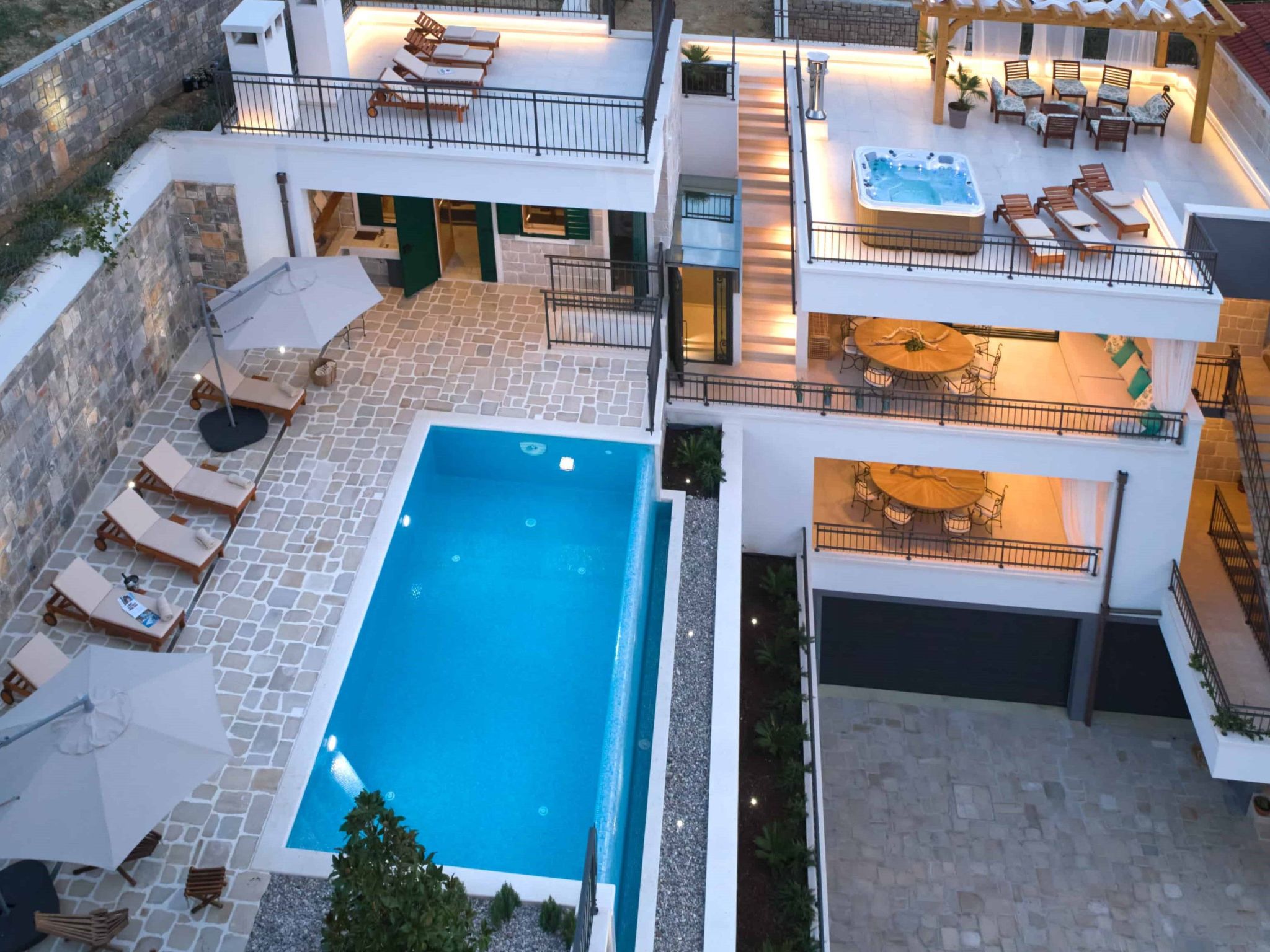 Wunderschön gestaltete Villa Mladenka in Suhi Potok-Dedans