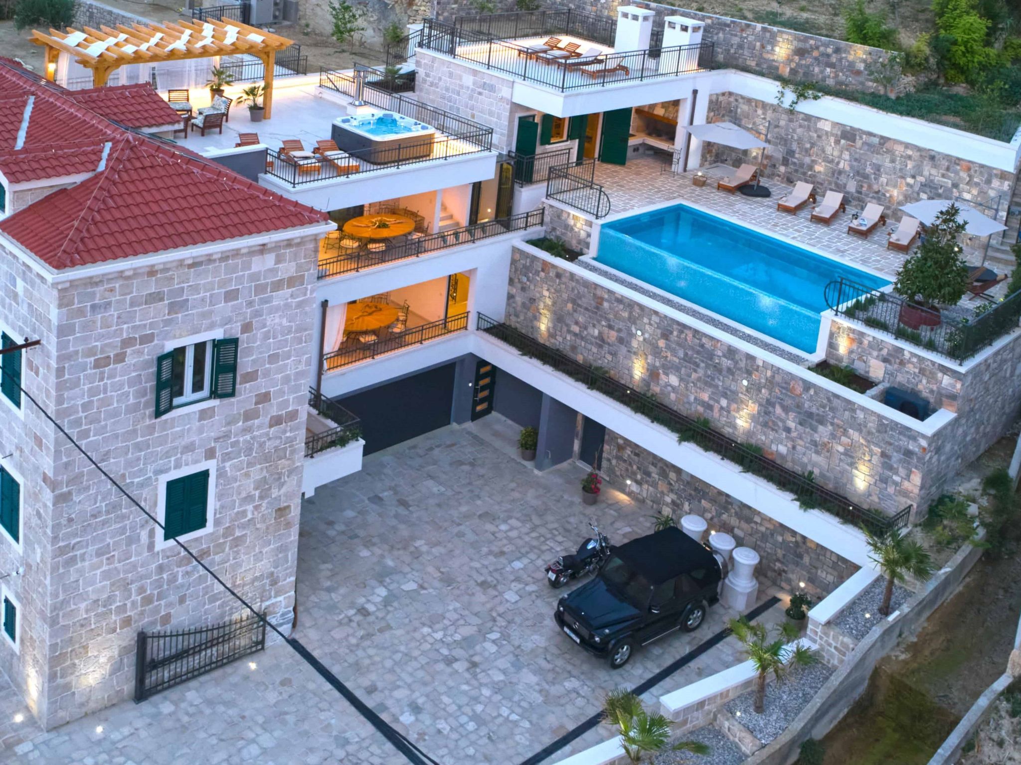 Wunderschön gestaltete Villa Mladenka in Suhi Potok-Dedans