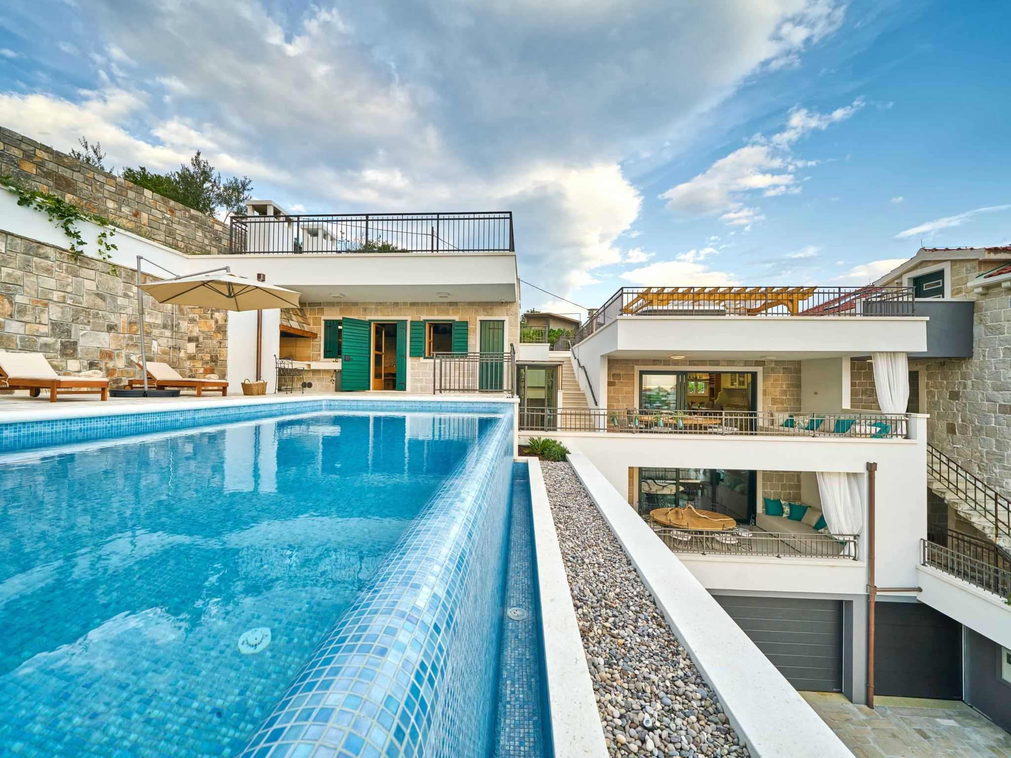 Wunderschön gestaltete Villa Mladenka in Suhi Potok-Dedans