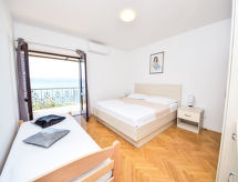 Appartement Lada: Zeezicht & zwembad op 100m van het strand in Omiš - thumbnail 2