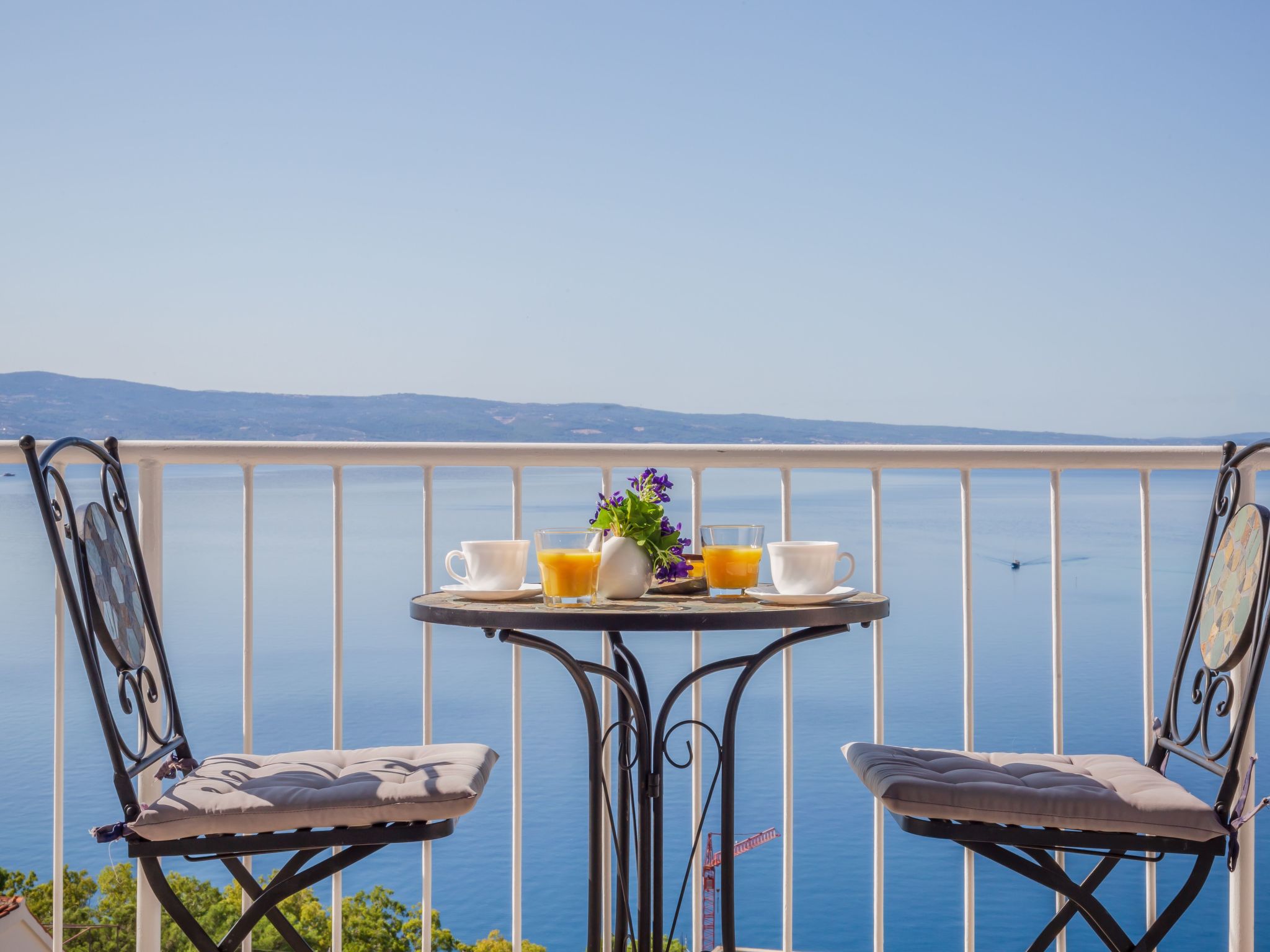 Große Wohnung in Omiš mit Möbliertem Balkon-Dedans