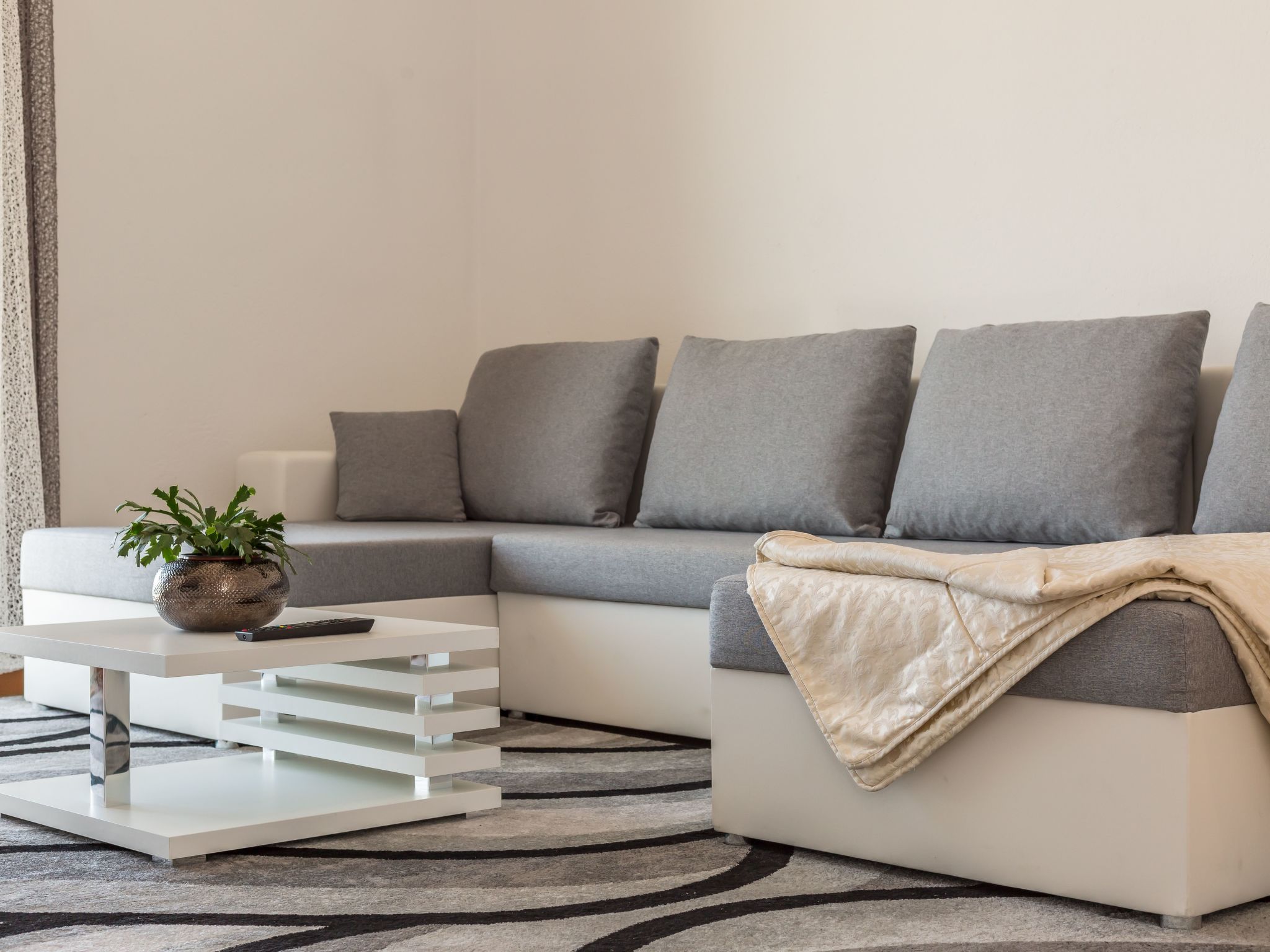 Große Wohnung in Omiš mit Möbliertem Balkon-Dedans