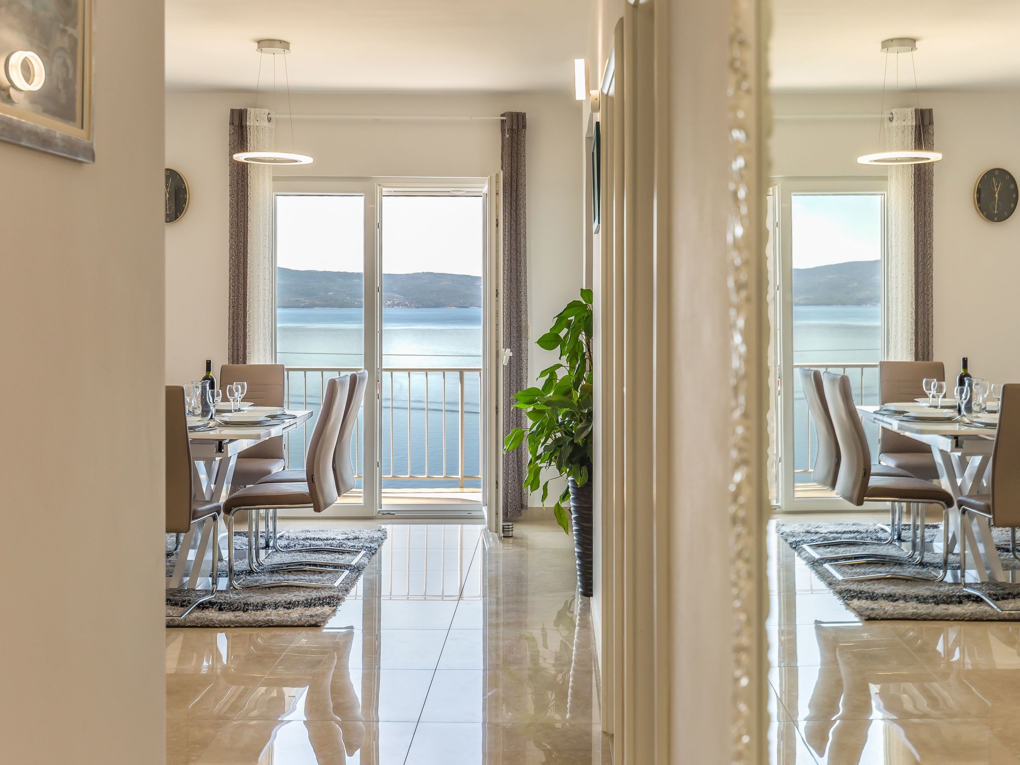 Große Wohnung in Omiš mit Möbliertem Balkon-Dedans