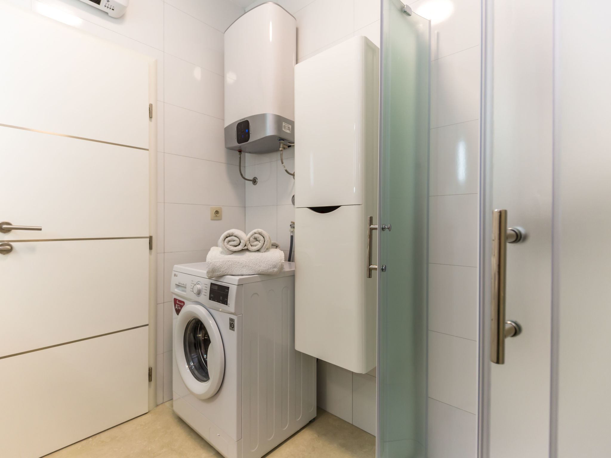 Große Wohnung in Omiš mit Möbliertem Balkon-Dedans