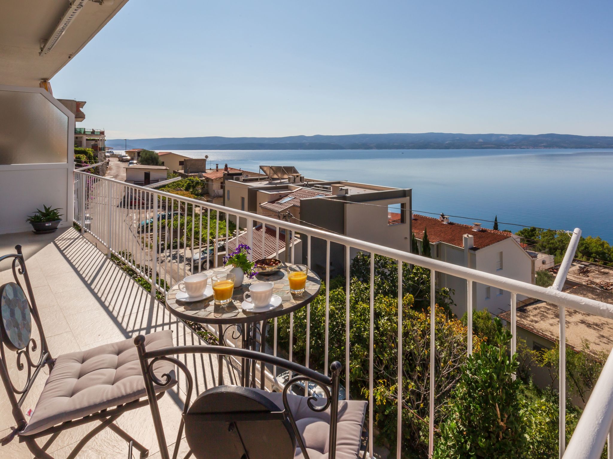 Große Wohnung in Omiš mit Möbliertem Balkon-Dedans