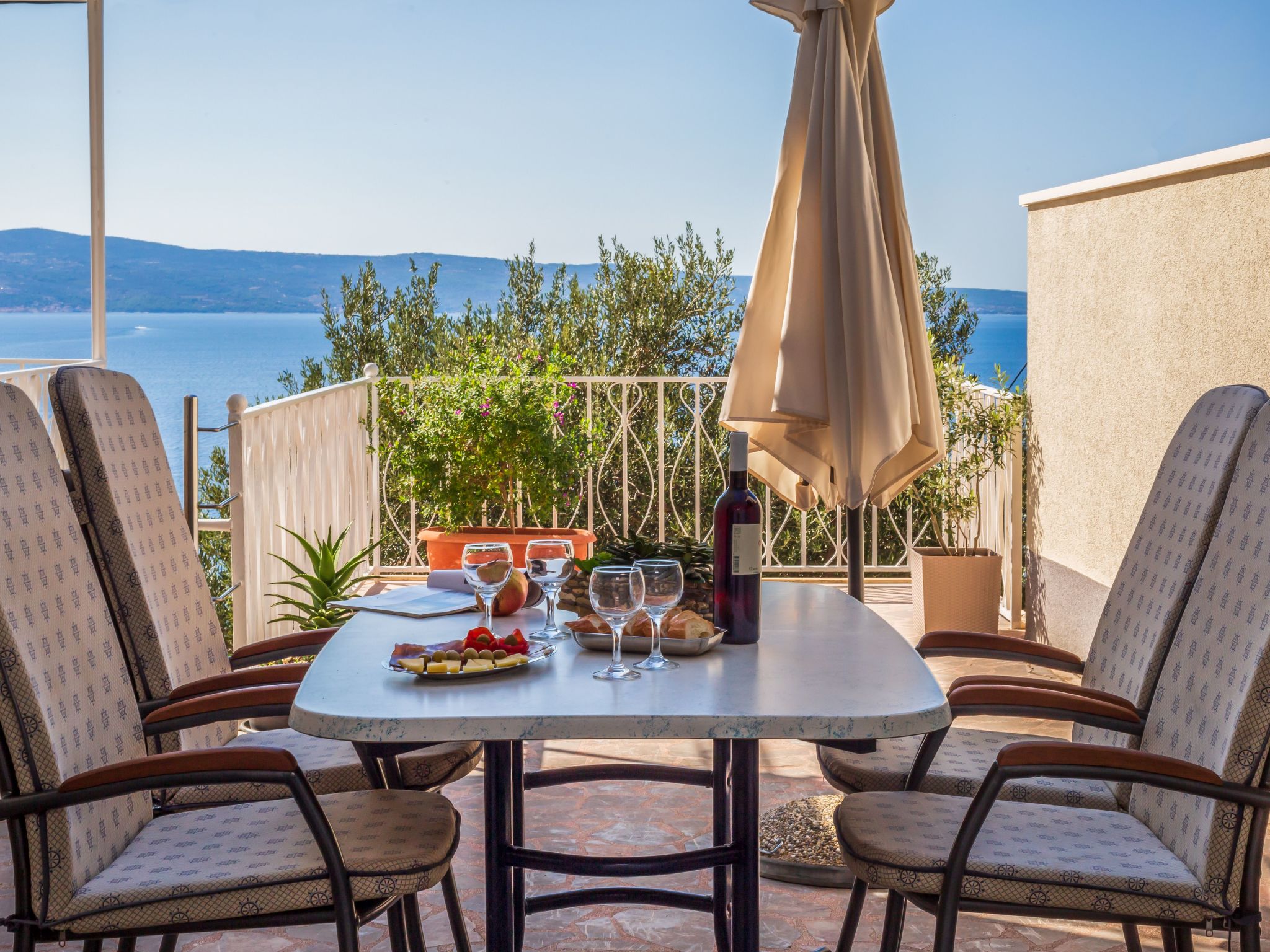 Große Wohnung in Omis mit Terrasse und Meerblick-Dedans