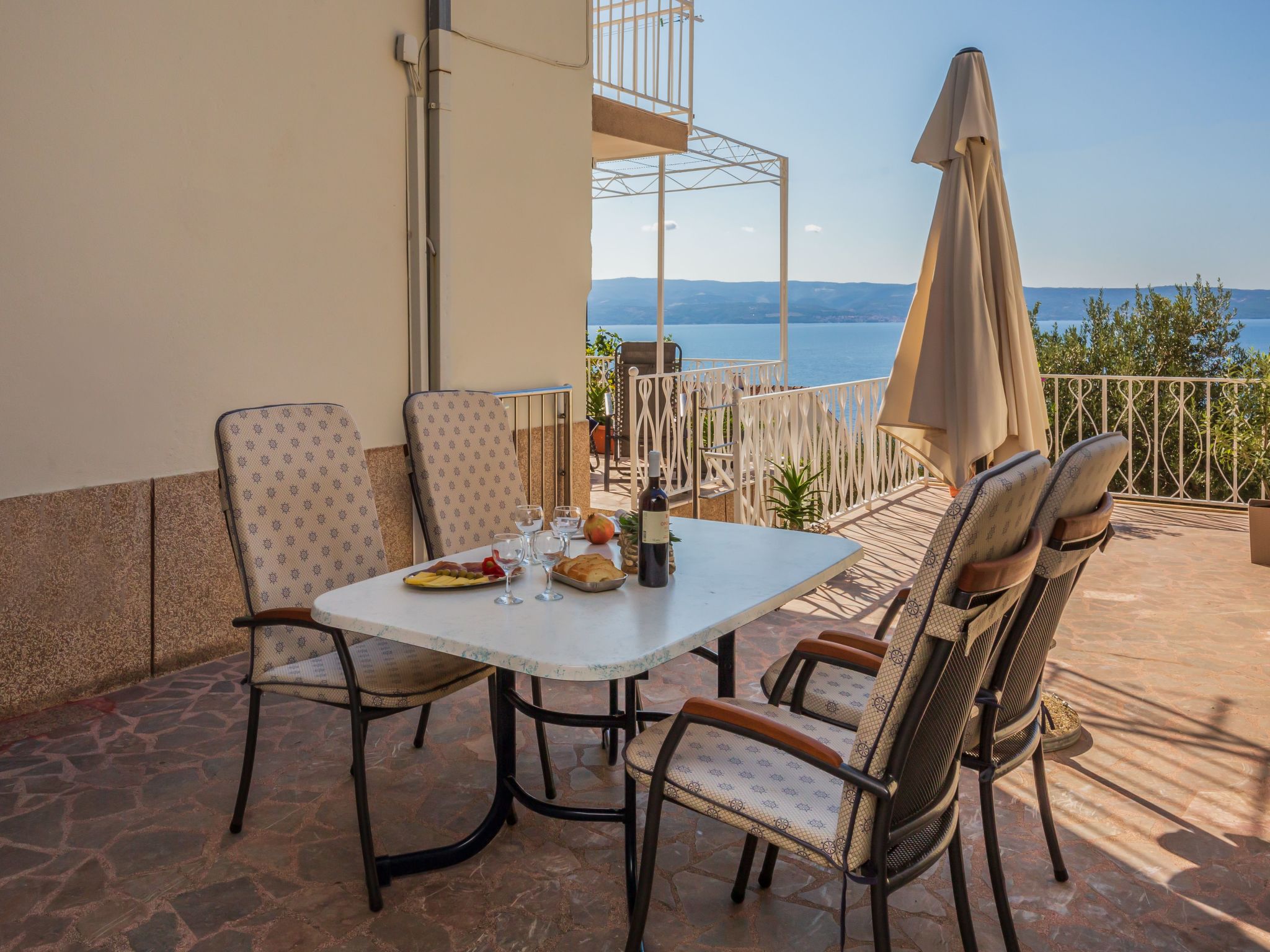 Große Wohnung in Omis mit Terrasse und Meerblick-Dedans