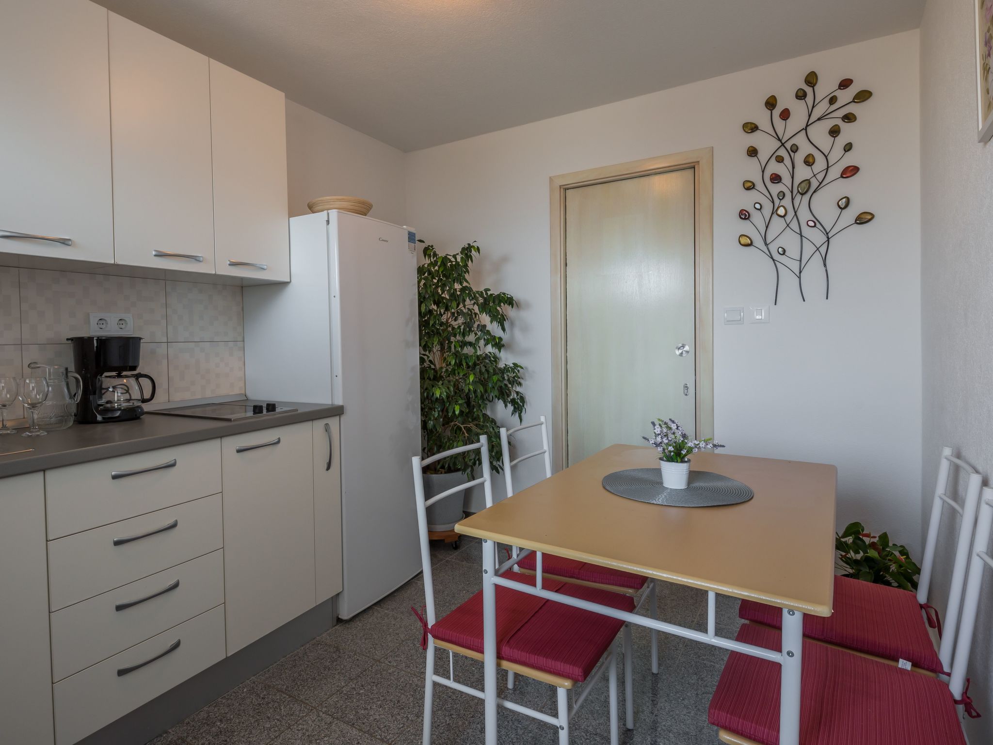 Große Wohnung in Omis mit Terrasse und Meerblick-Dedans