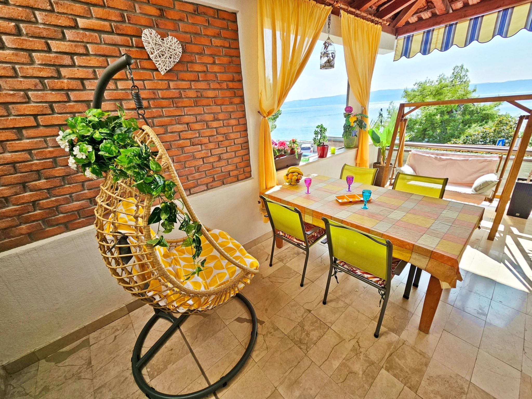 Wohnung in Jesenice mit Terrasse-Buiten