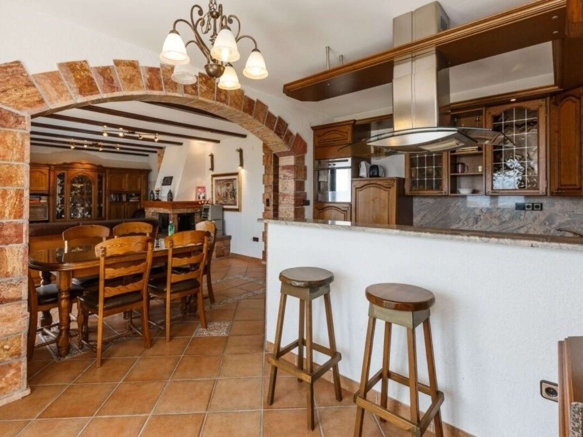 Vakantiehuis met omheinde tuin in Omis (Kroatië) 1 hond is welkom