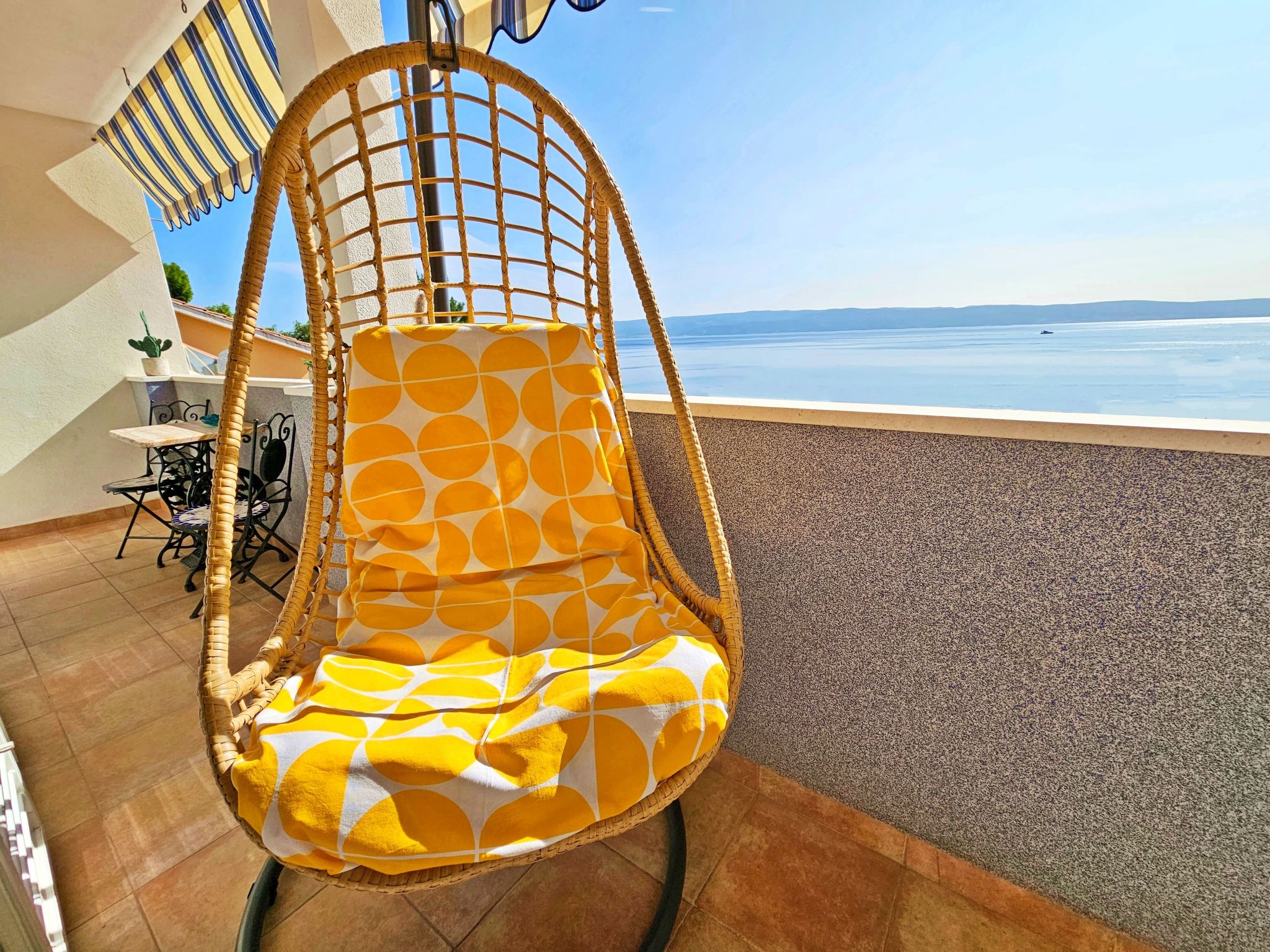 Schöne Ferienwohnung in Jesenice mit Terrasse-Buiten