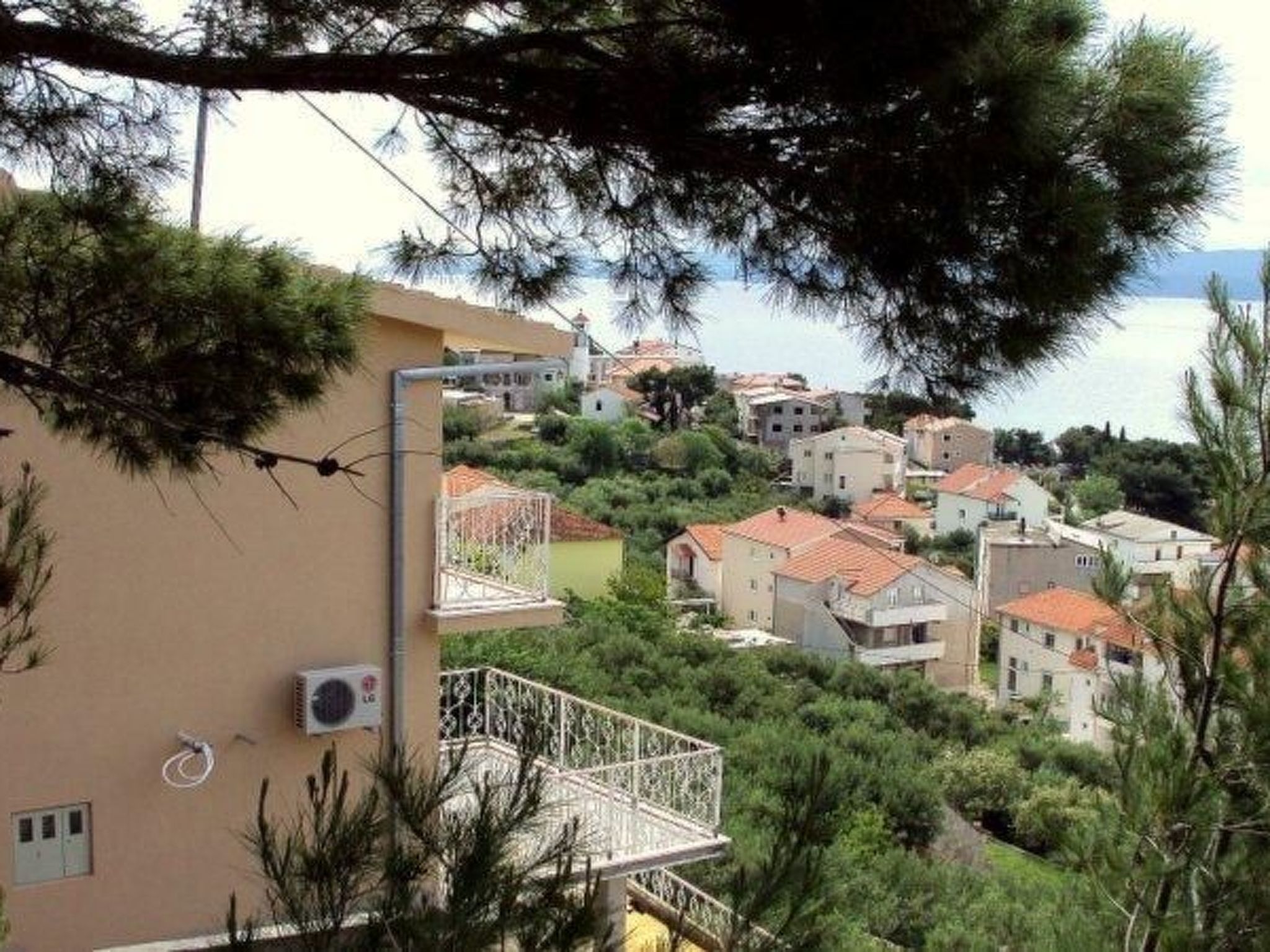 Appartement in Duće mit Grill und Terrasse-Image-tags.info