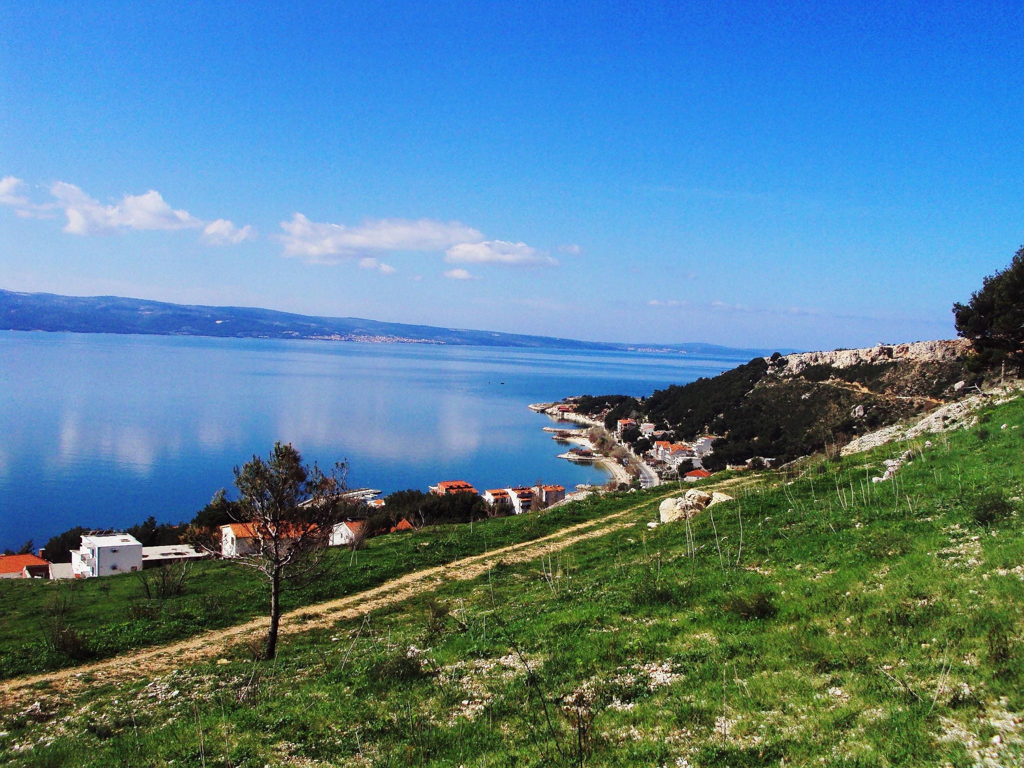 Appartement in Duće mit Grill und Terrasse-Buiten