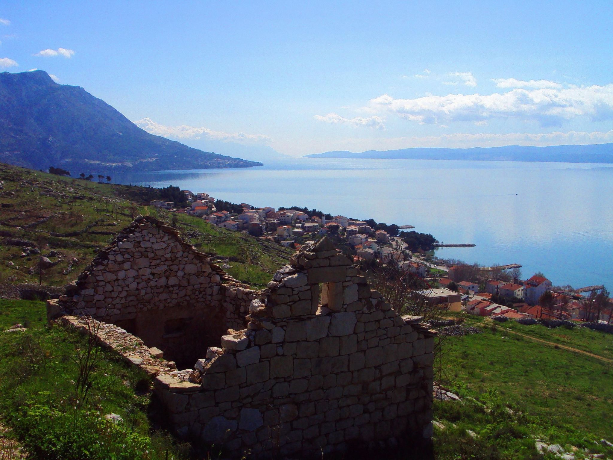 Appartement in Duće mit Grill und Terrasse-Buiten
