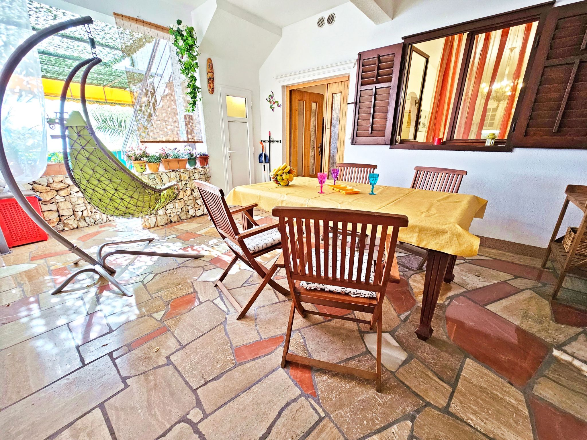 Mit überdachter Terrasse am Strand mit Meerblick-Image-tags.info