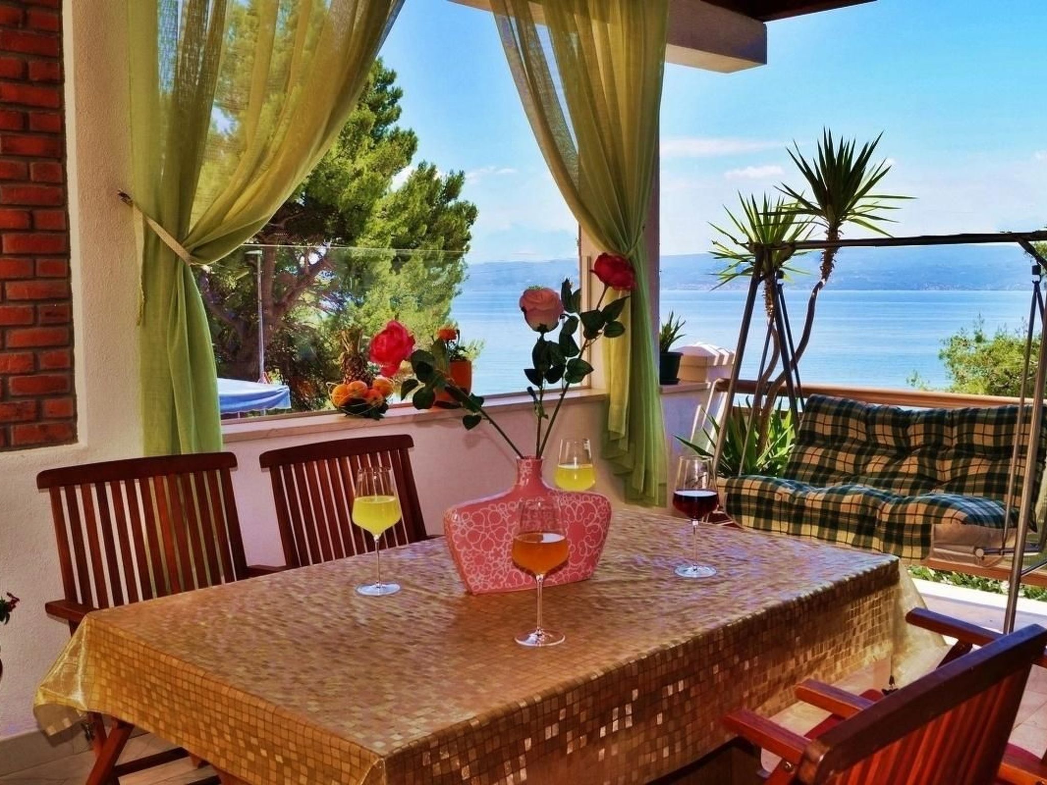 Mit überdachter Terrasse am Strand mit Meerblick-Image-tags.info