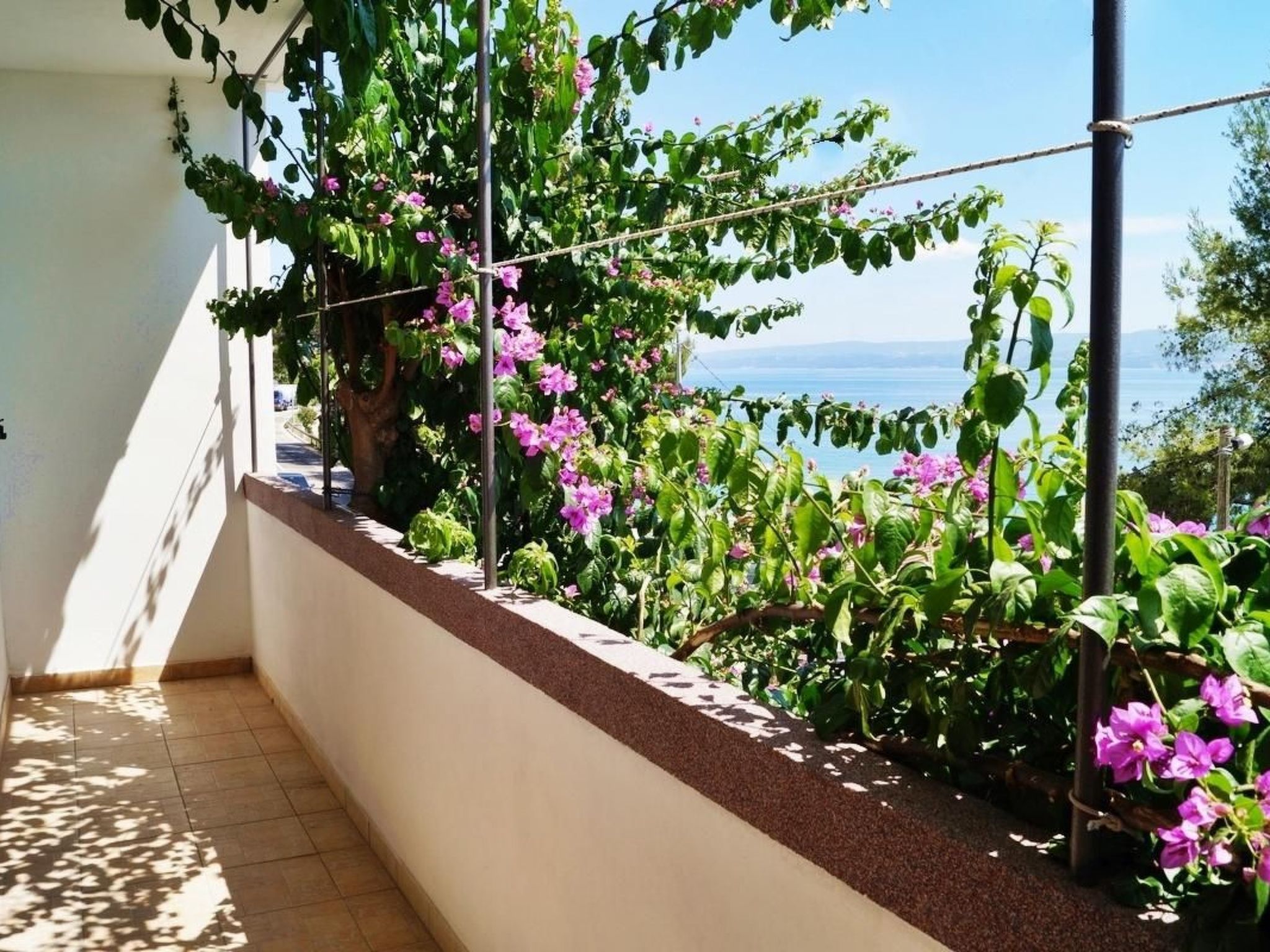 Mit überdachter Terrasse am Strand mit Meerblick-Draußen