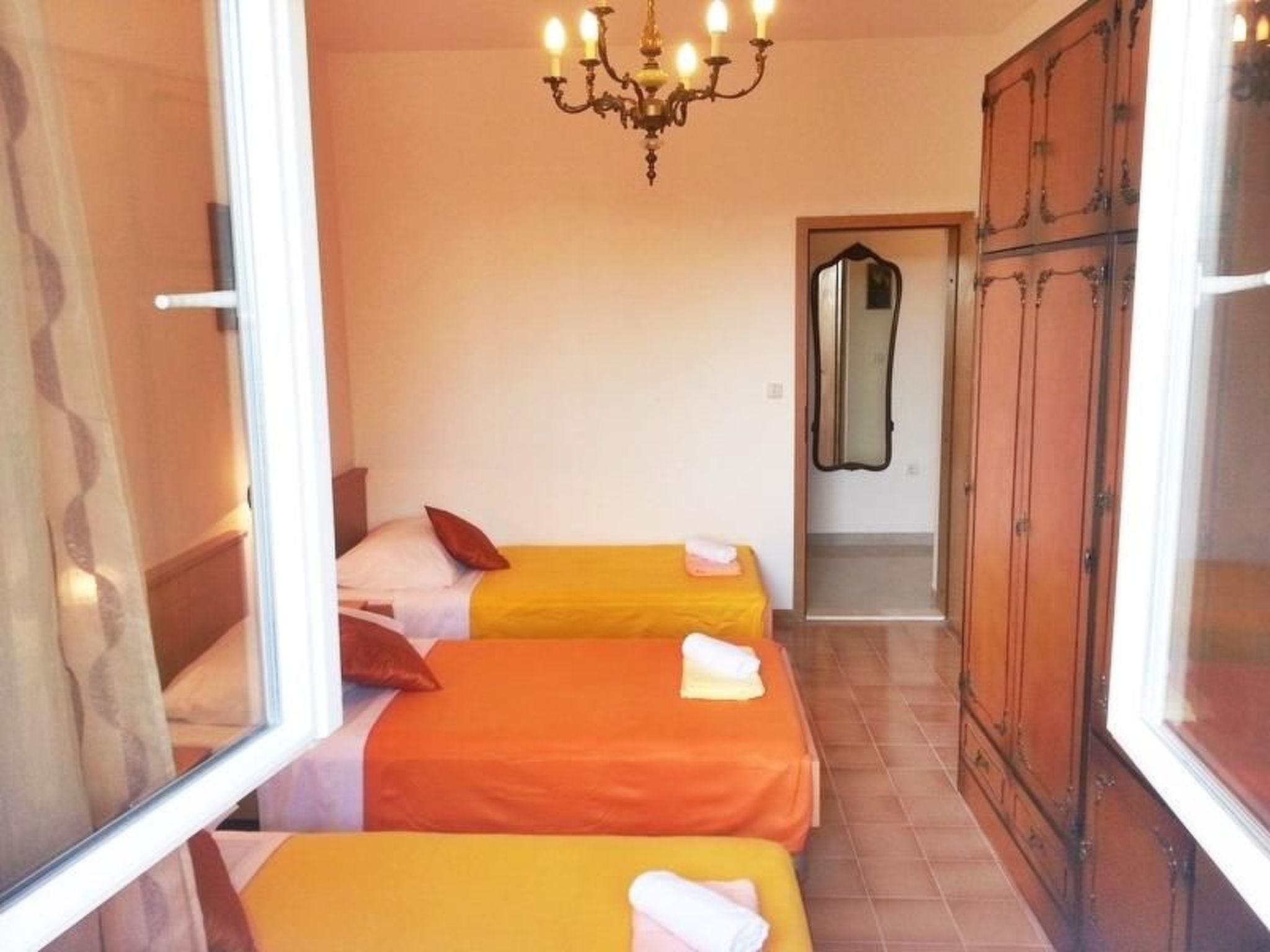 Mit überdachter Terrasse am Strand mit Meerblick-Image-tags.info