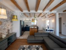 für 12 Personen ca. 180 m&sup2; in Jesenice, Dalmatien (Gespanschaft Split-Dalm