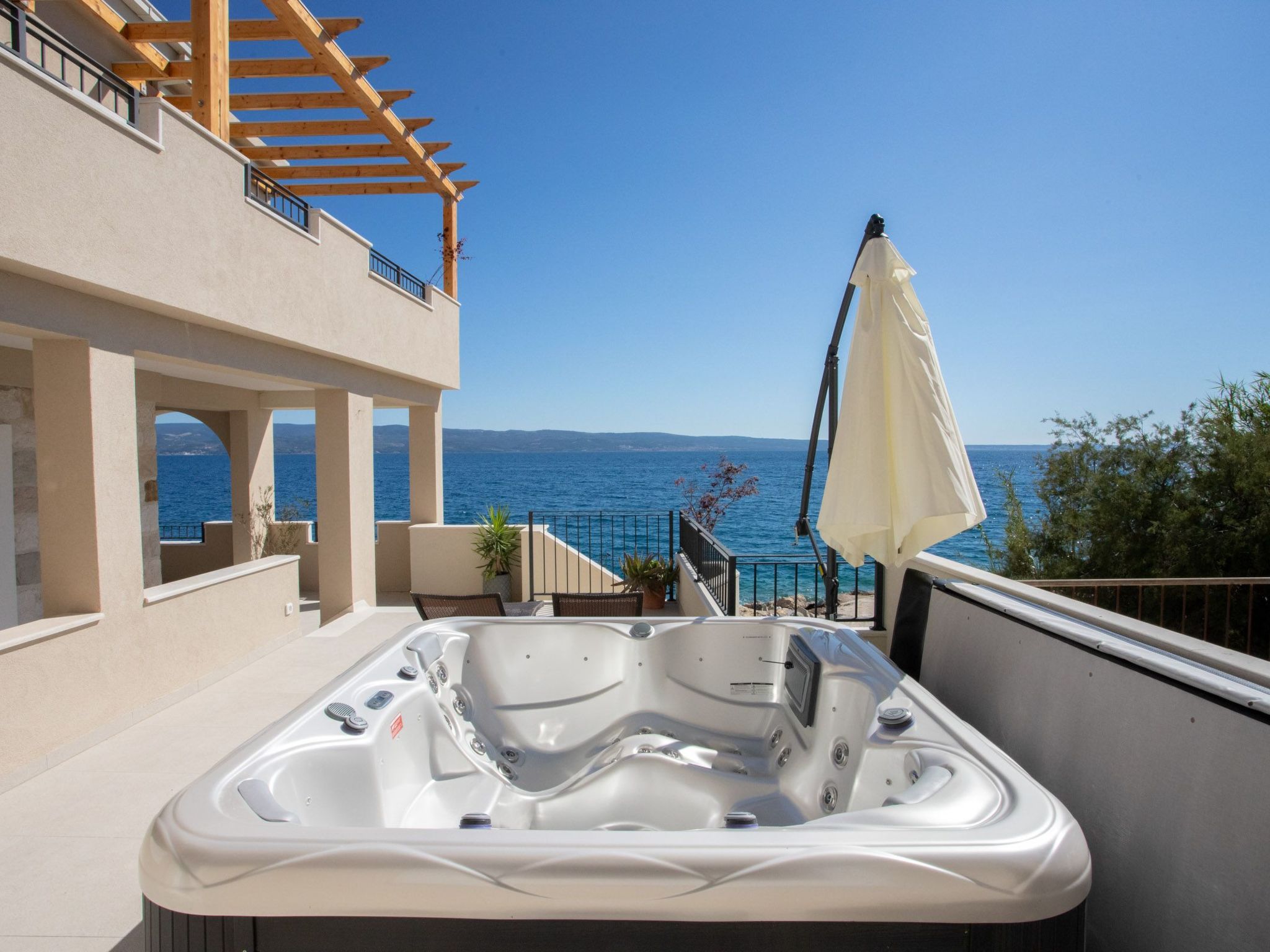 Für 12 Personen ca. 180 m² in Jesenice, Dalmatien (Gespanschaft Split-Dalm-Dedans