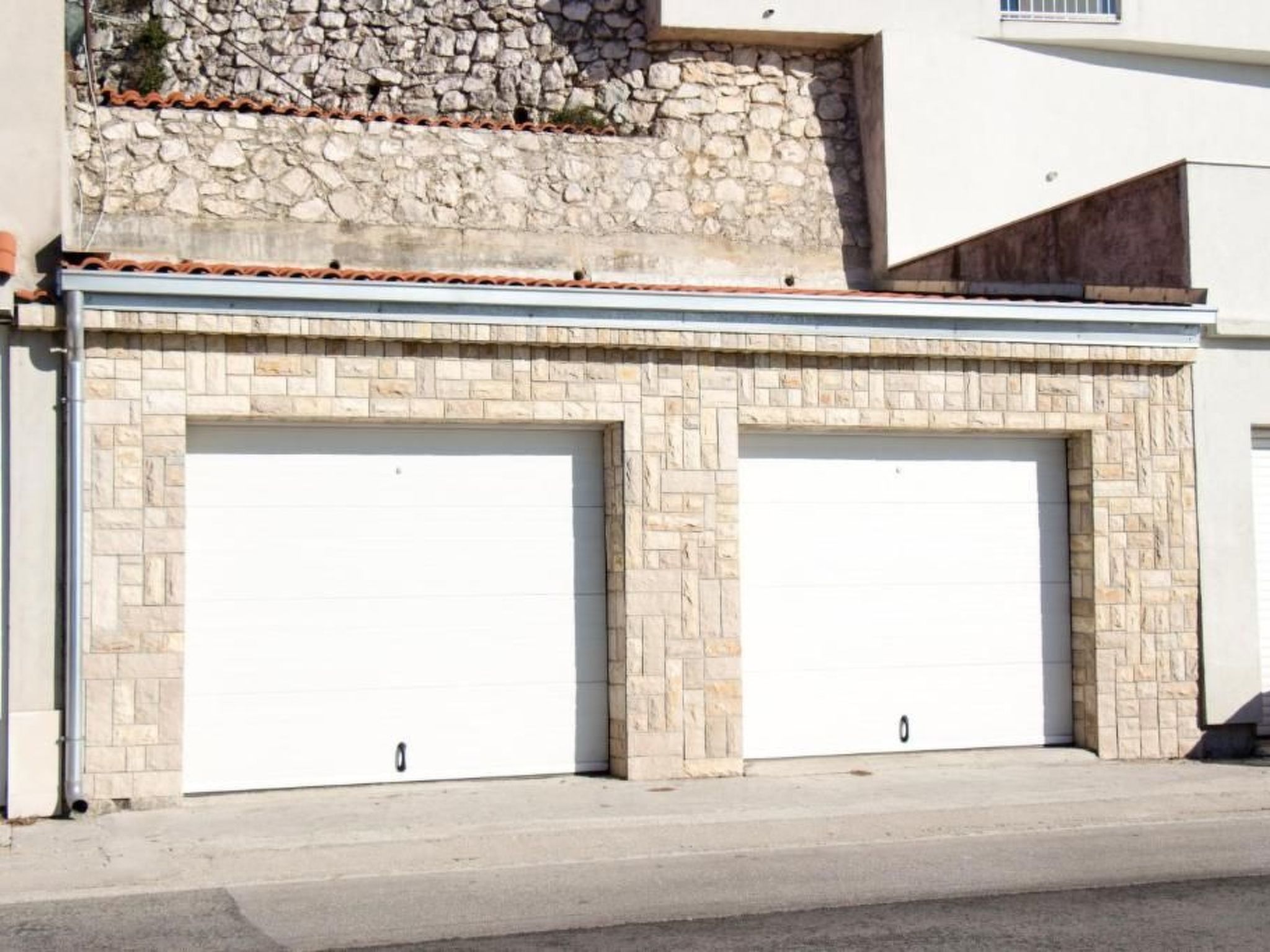 Moderne Ferienwohnung Bava-Dedans