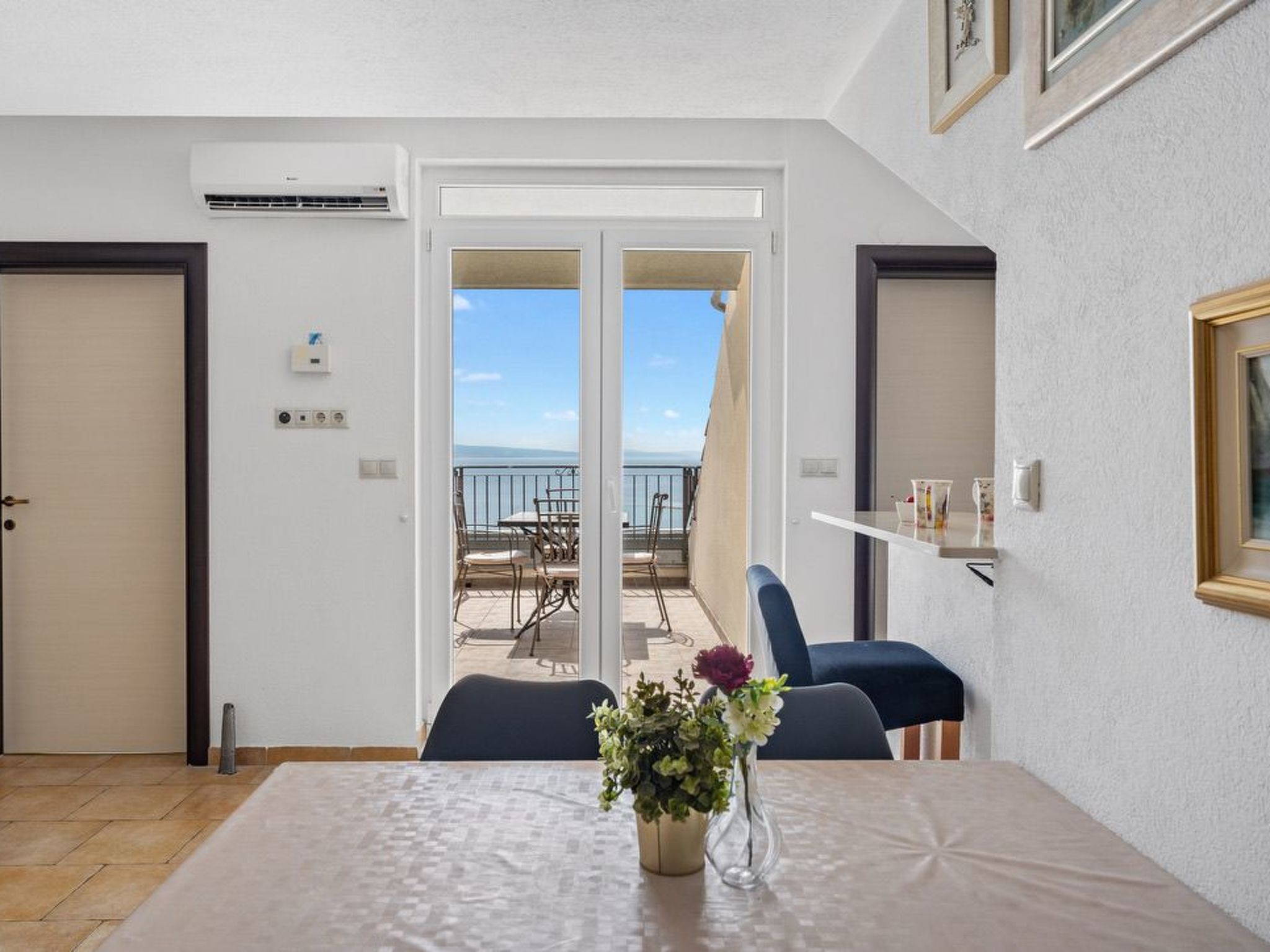 Ferienappartement mit zwei Meerblick-Balkonen-Inside