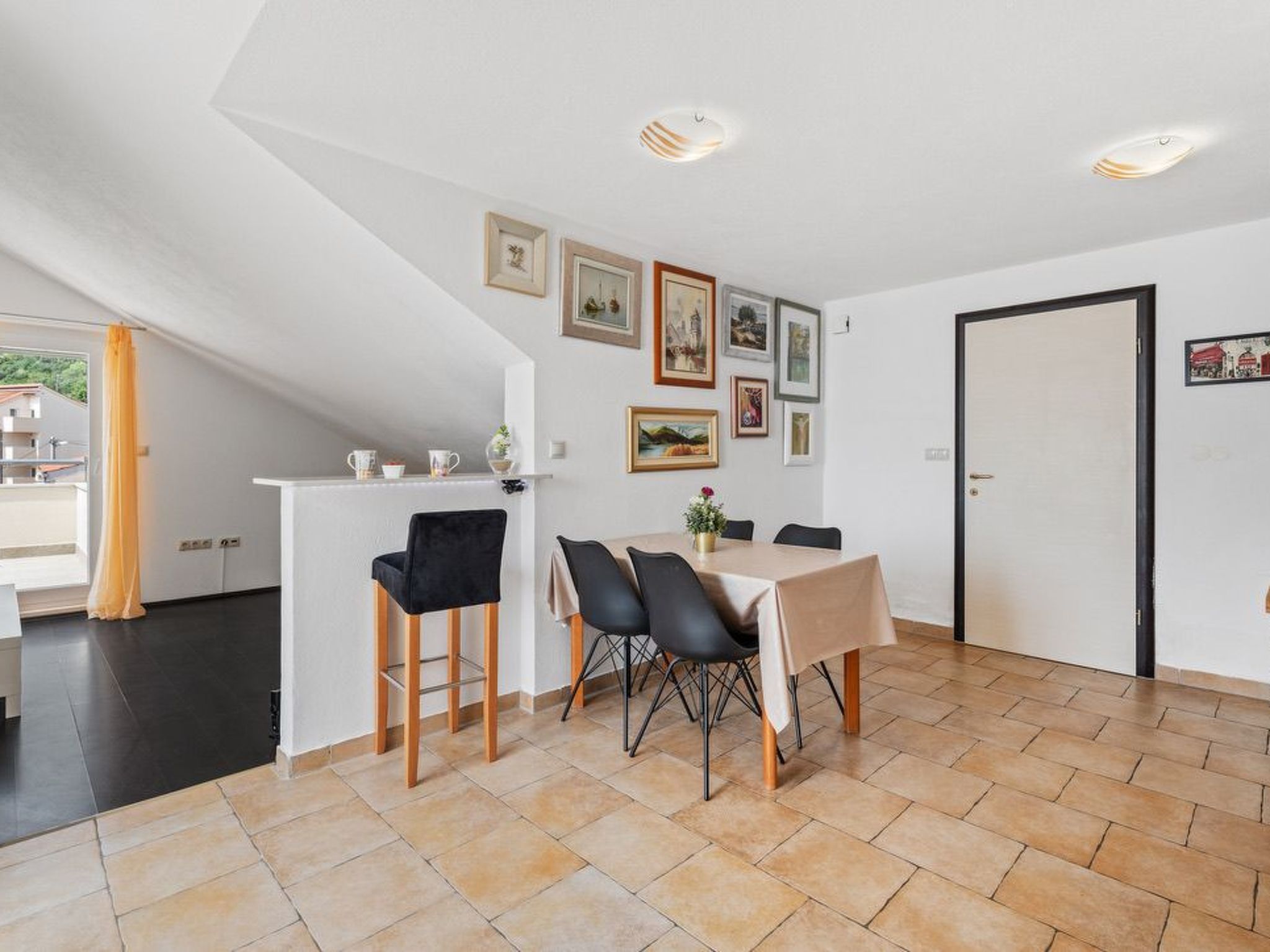 Ferienappartement mit zwei Meerblick-Balkonen-Inside