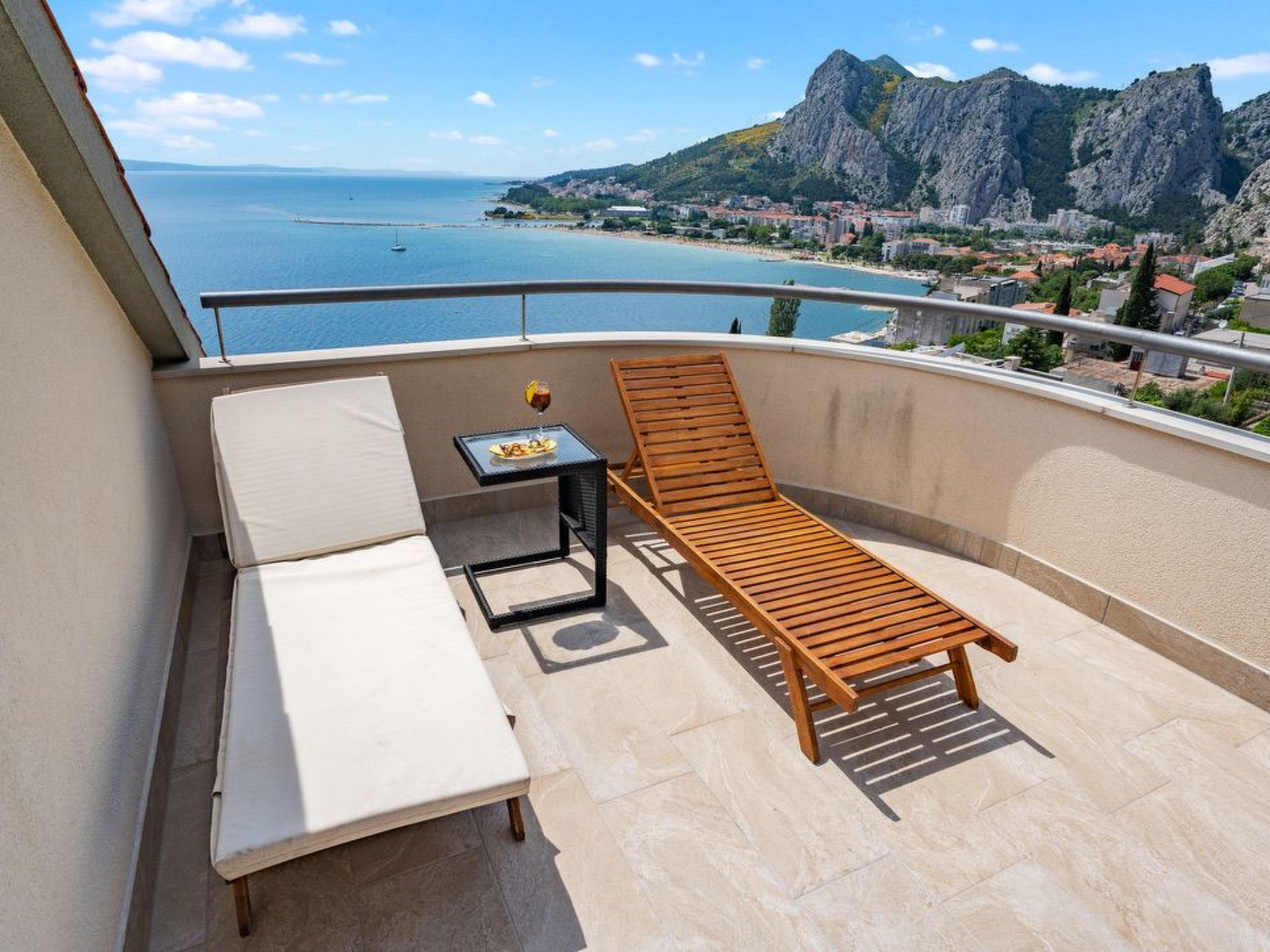 Ferienappartement mit zwei Meerblick-Balkonen-Inside