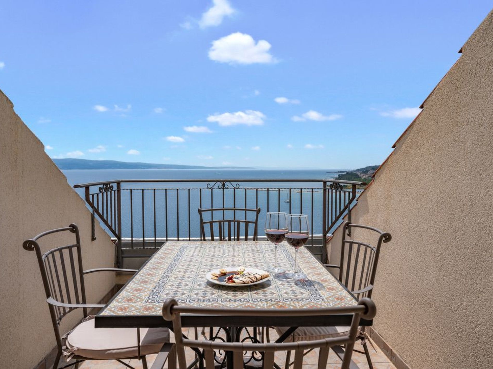 Ferienappartement mit zwei Meerblick-Balkonen-Inside