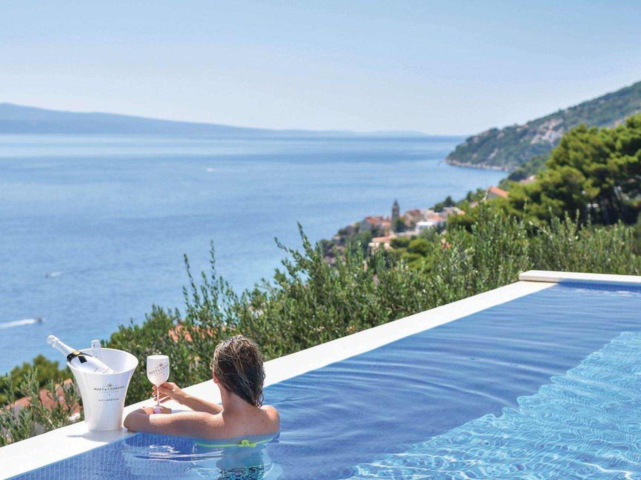 2 Schlafzimmer Villa Blue Dream mit Infinity-Pool-Inside