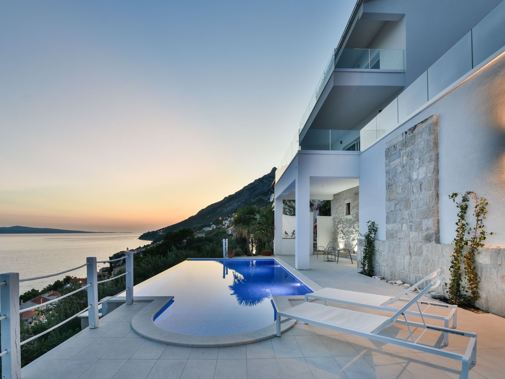 2 Schlafzimmer Villa Blue Dream mit Infinity-Pool-Inside