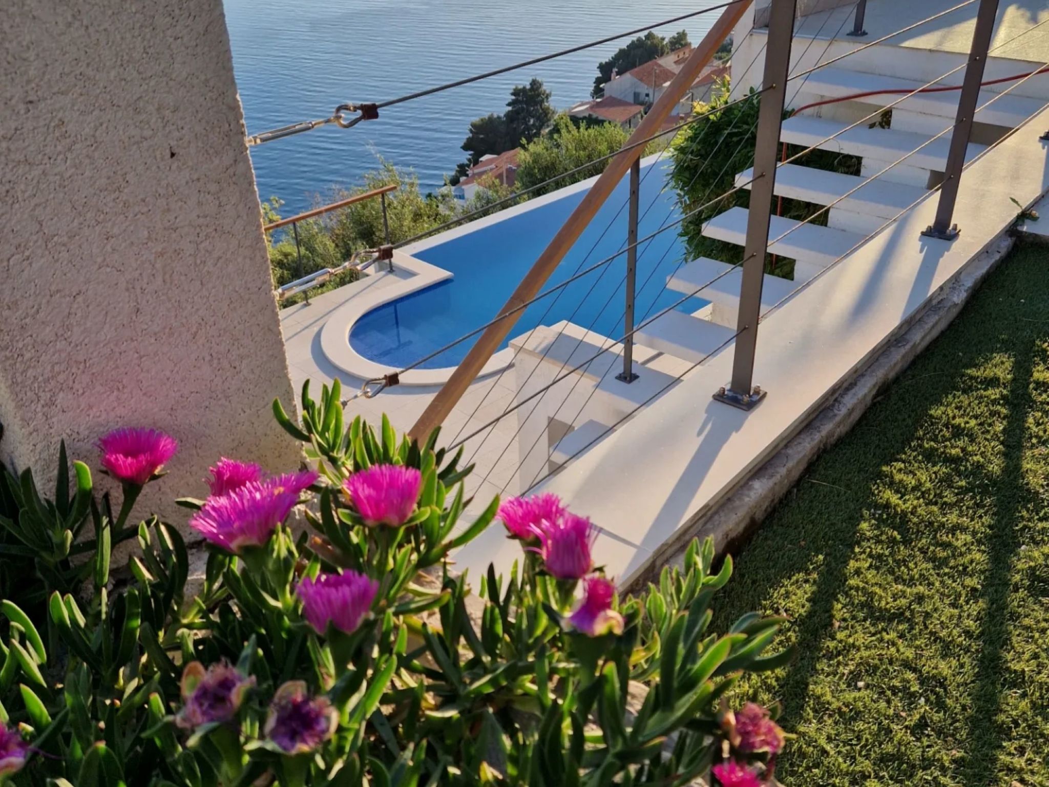 2 Schlafzimmer Villa Blue Dream mit Infinity-Pool-Inside