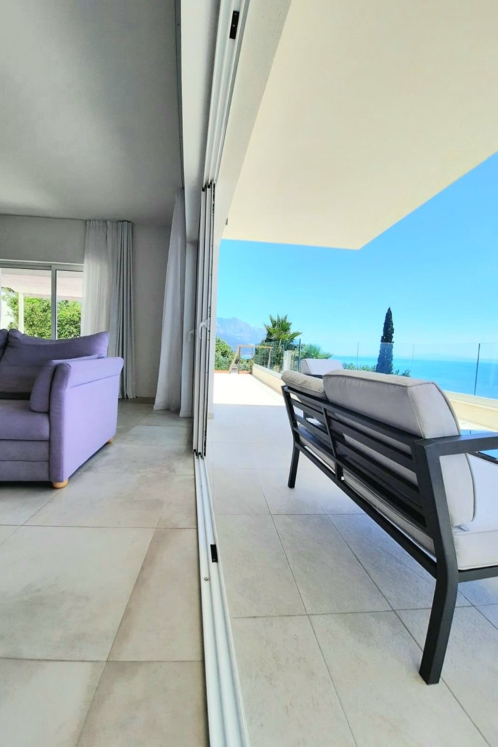 2 Schlafzimmer Villa Blue Dream mit Infinity-Pool-Inside