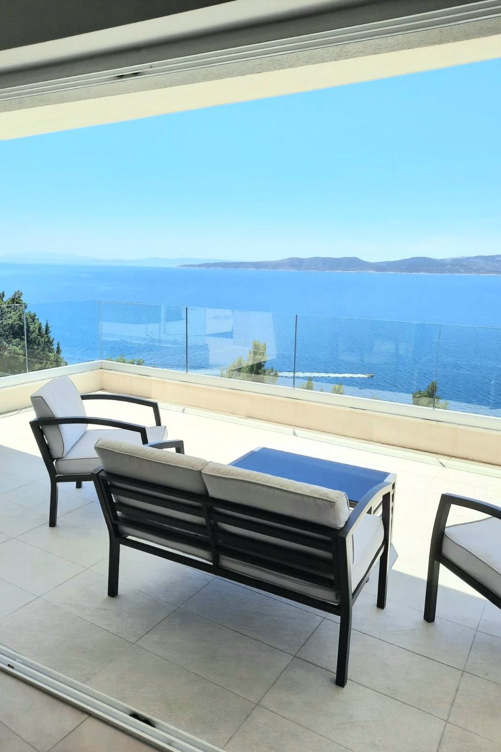 2 Schlafzimmer Villa Blue Dream mit Infinity-Pool-Inside