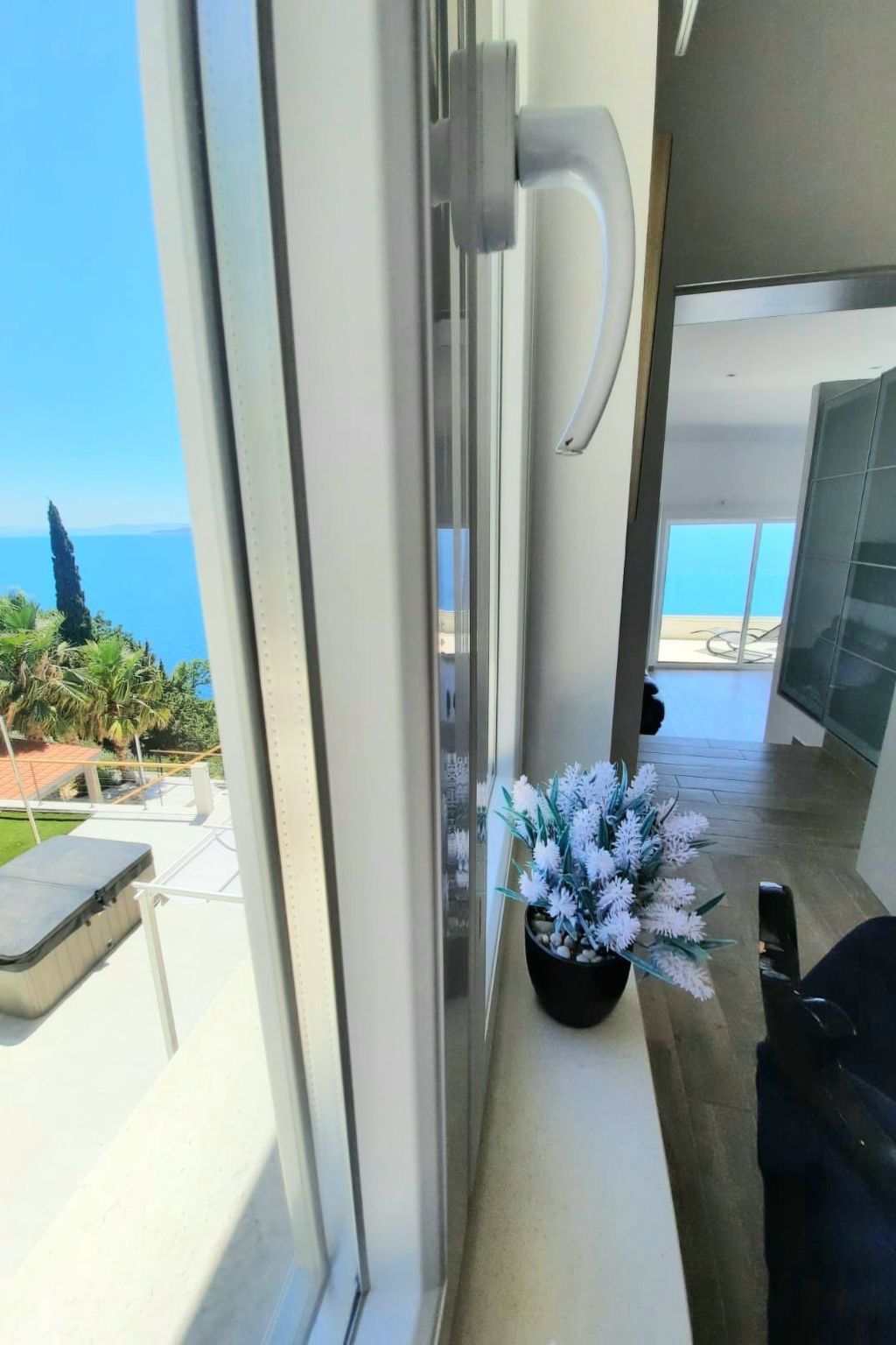 2 Schlafzimmer Villa Blue Dream mit Infinity-Pool-Inside