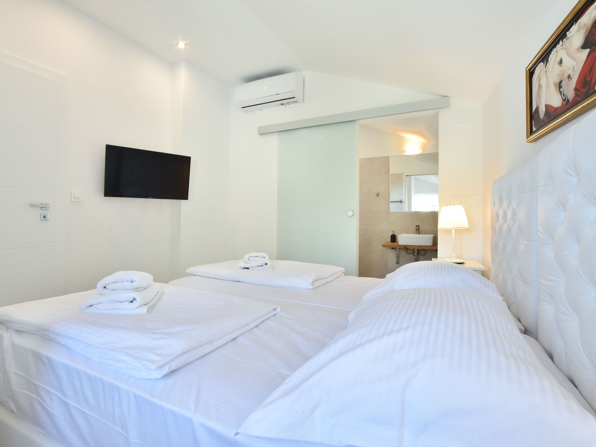 2 Schlafzimmer Villa Blue Dream mit Infinity-Pool-Inside