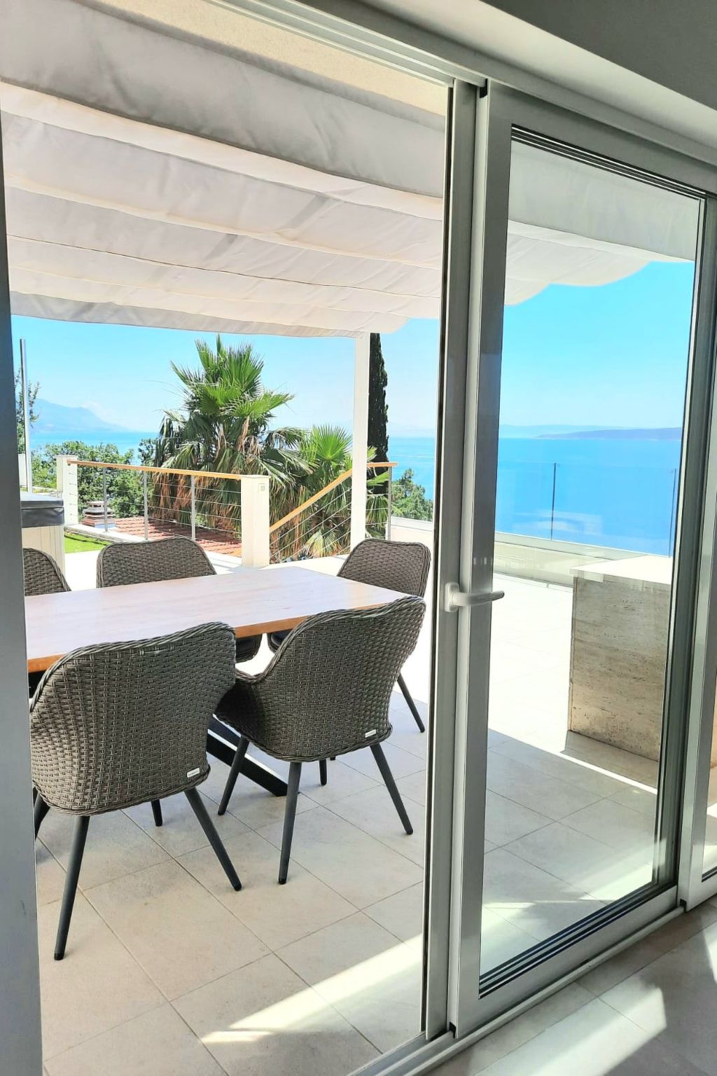 2 Schlafzimmer Villa Blue Dream mit Infinity-Pool-Inside