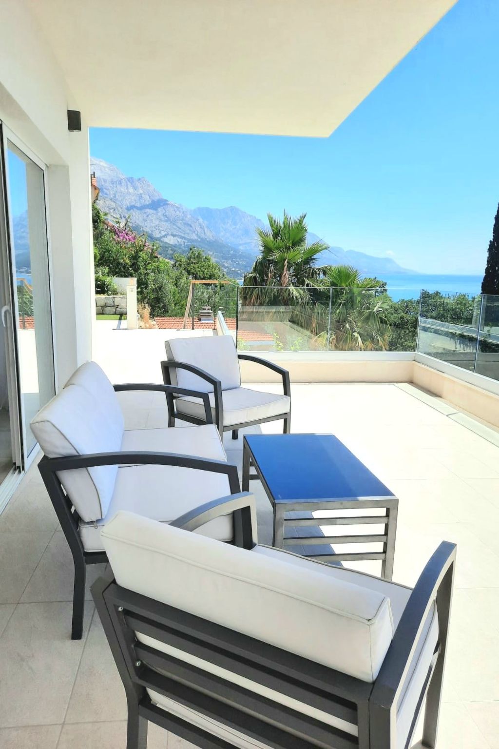 2 Schlafzimmer Villa Blue Dream mit Infinity-Pool-Inside