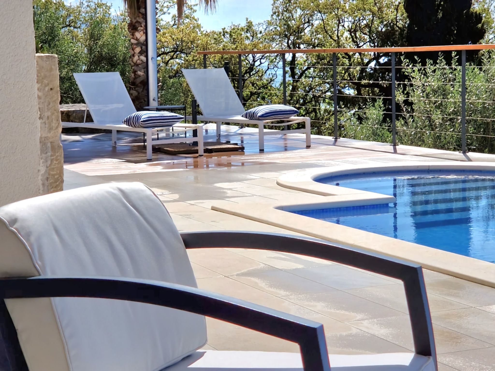 2 Schlafzimmer Villa Blue Dream mit Infinity-Pool-Inside