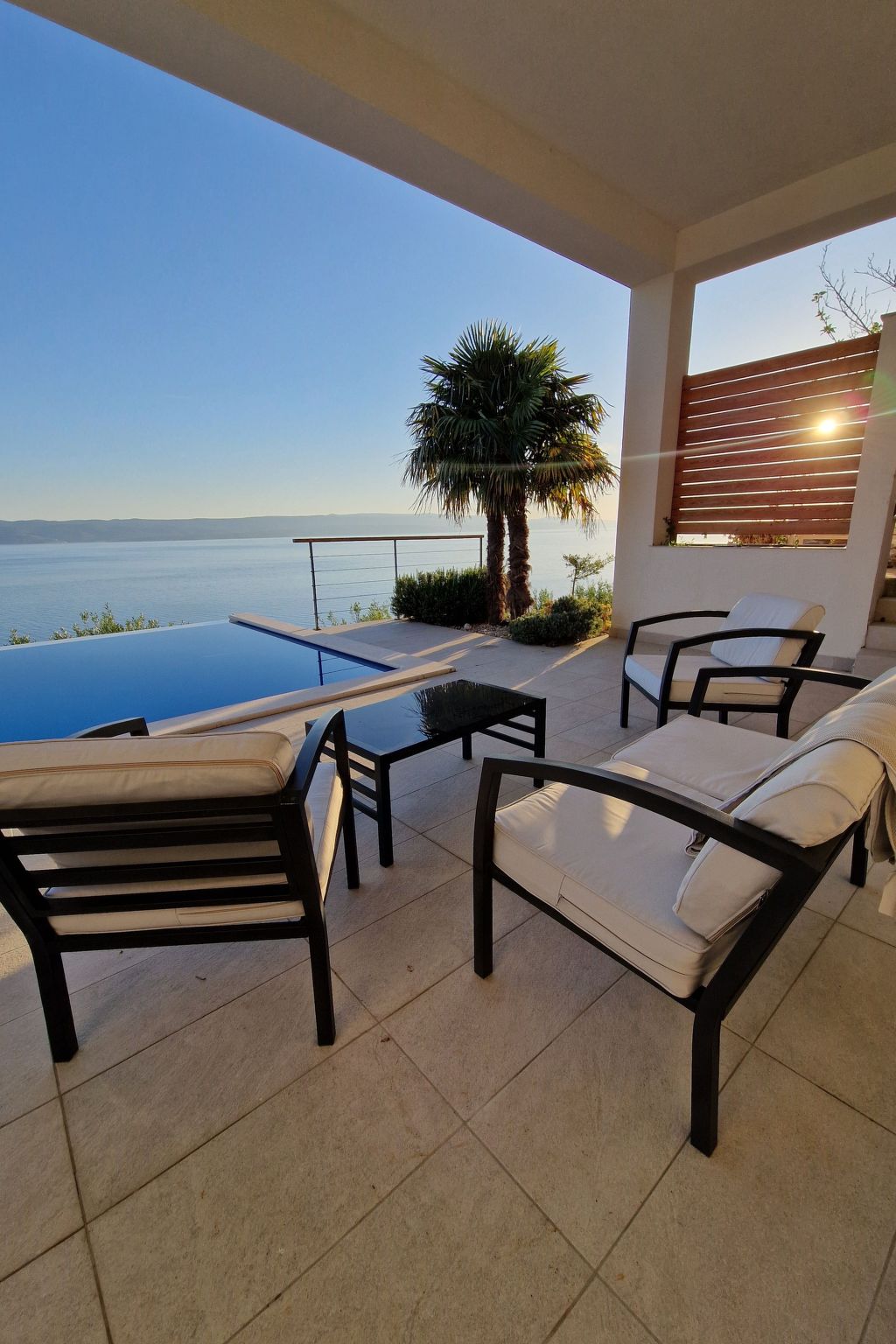 2 Schlafzimmer Villa Blue Dream mit Infinity-Pool-Inside