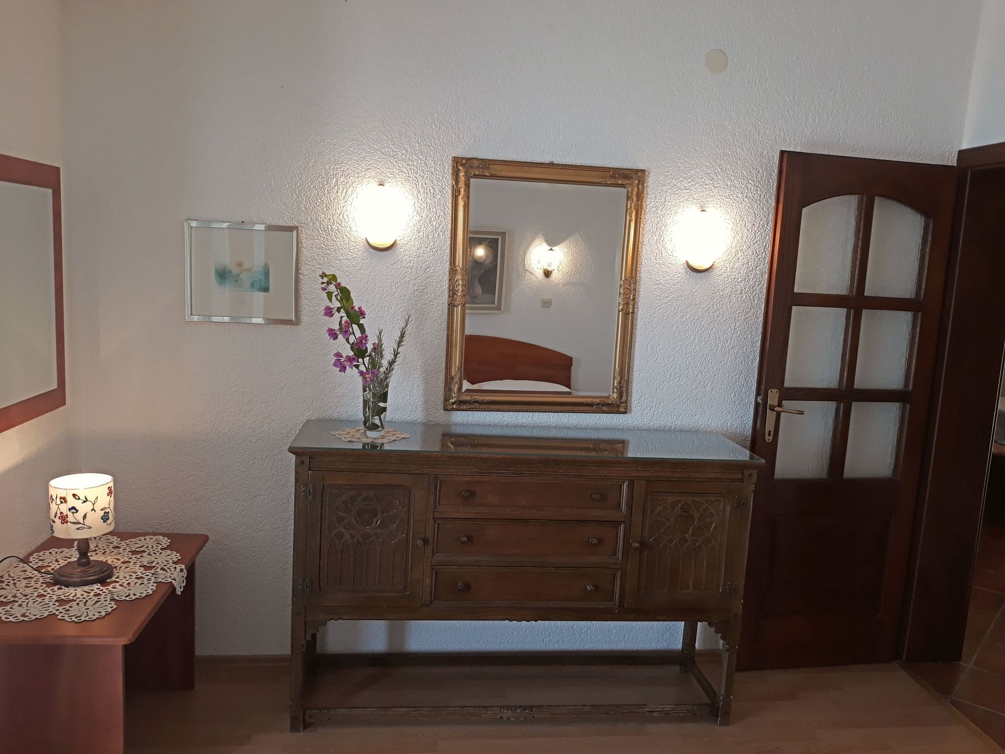 Haus am Wasser mit Blick aufs Wasser-Drinnen