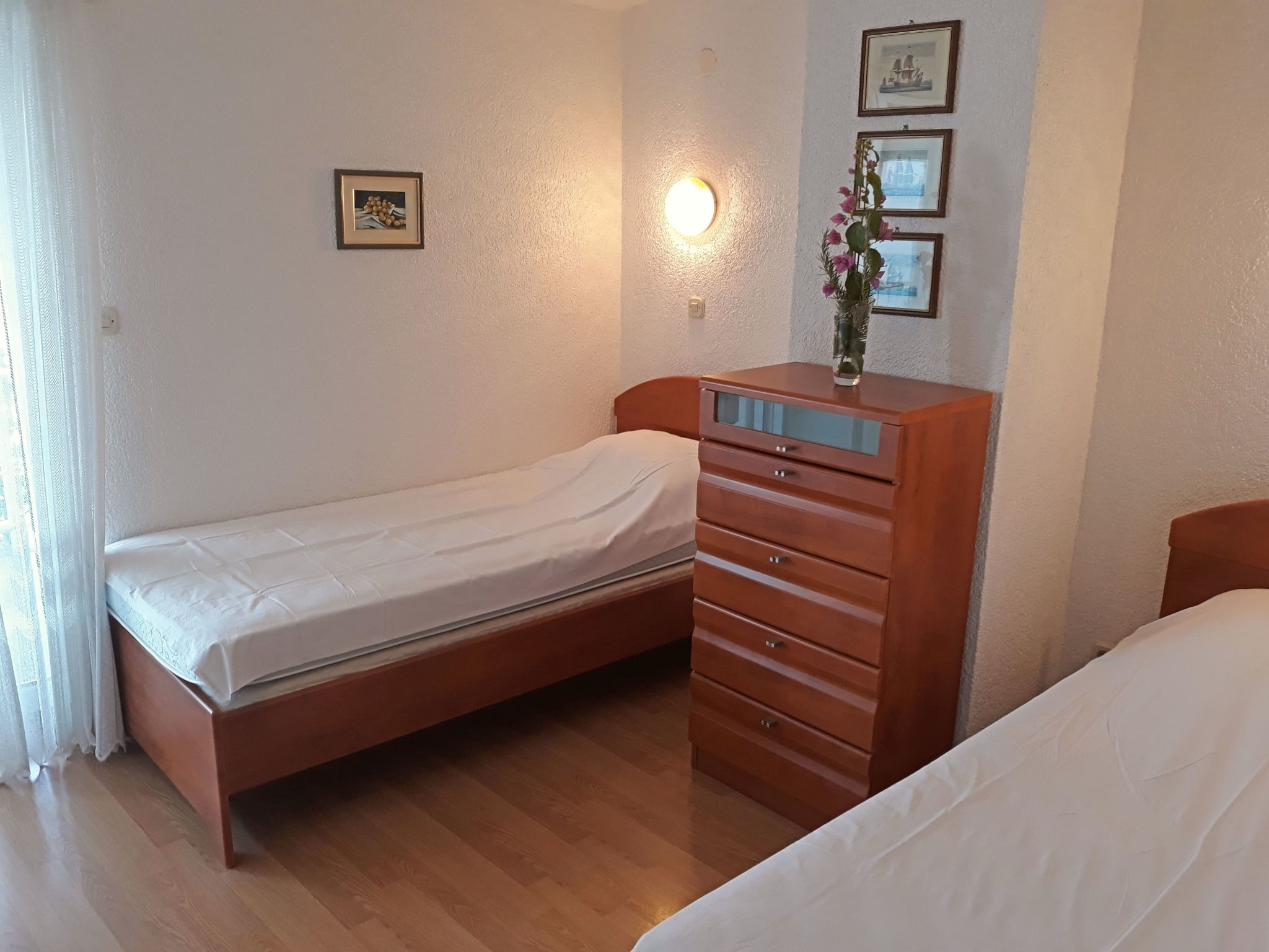 Haus am Wasser mit Blick aufs Wasser-Drinnen