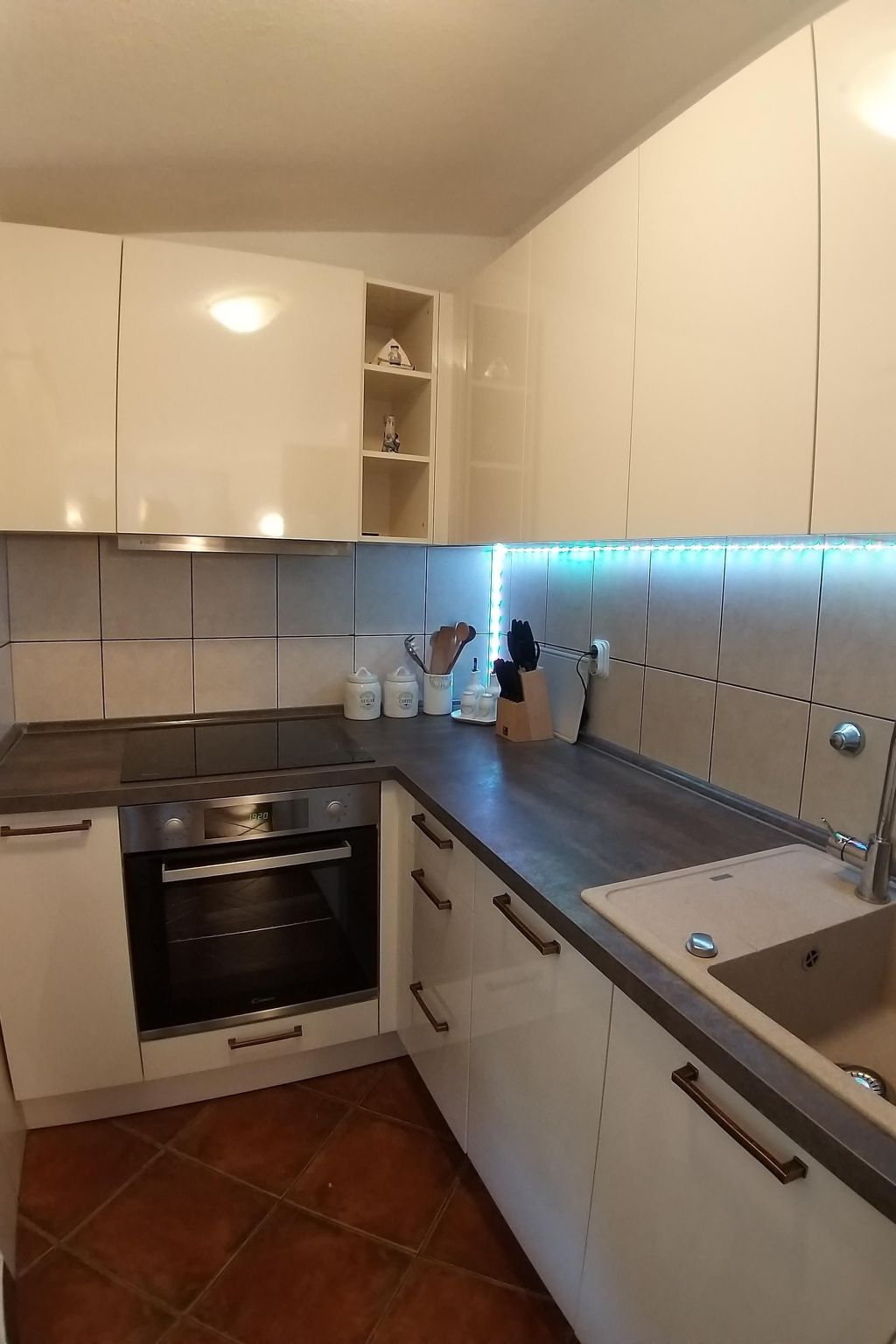 Haus am Wasser mit Blick aufs Wasser-Drinnen