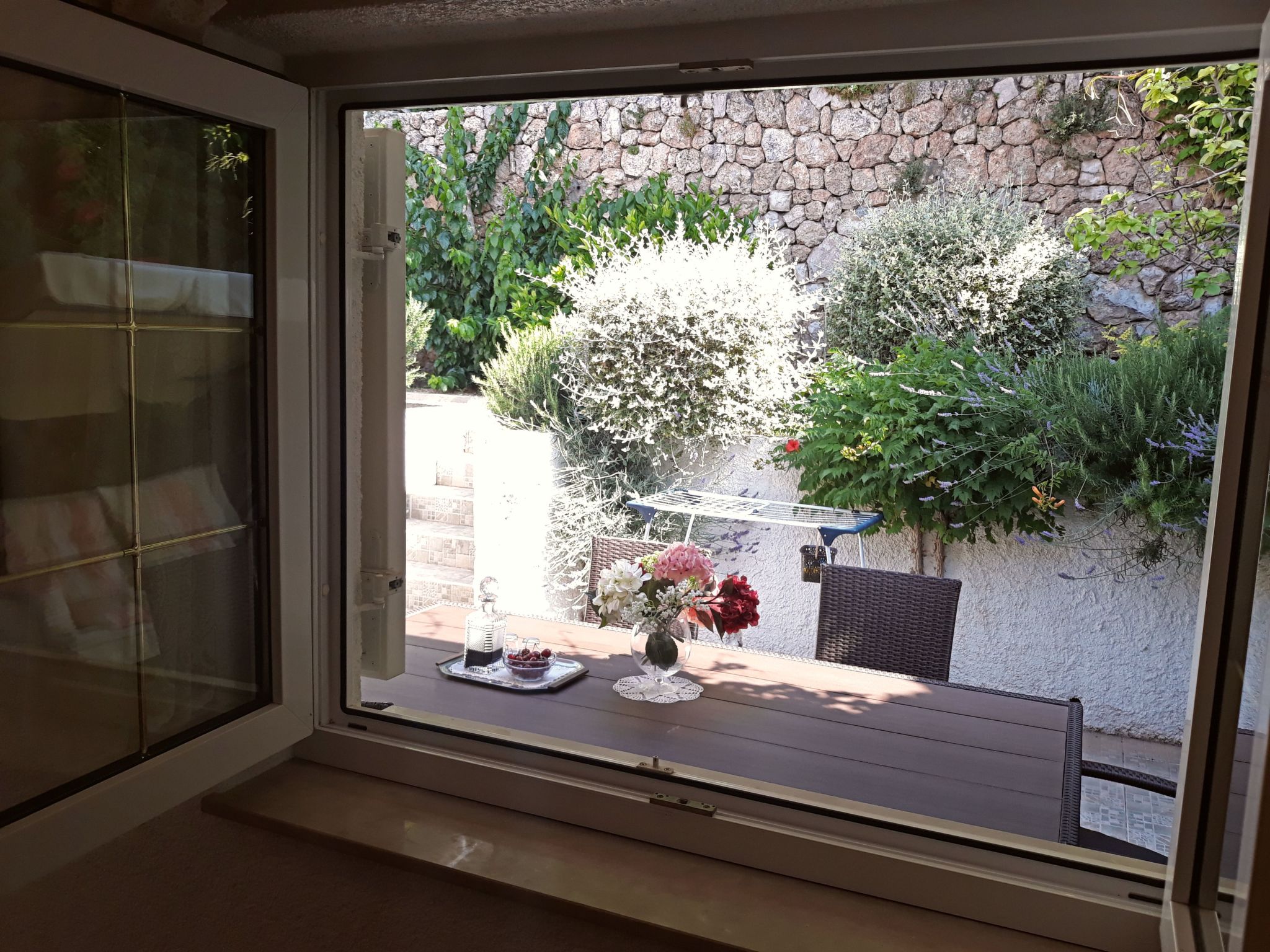 Haus am Wasser mit Blick aufs Wasser-Drinnen