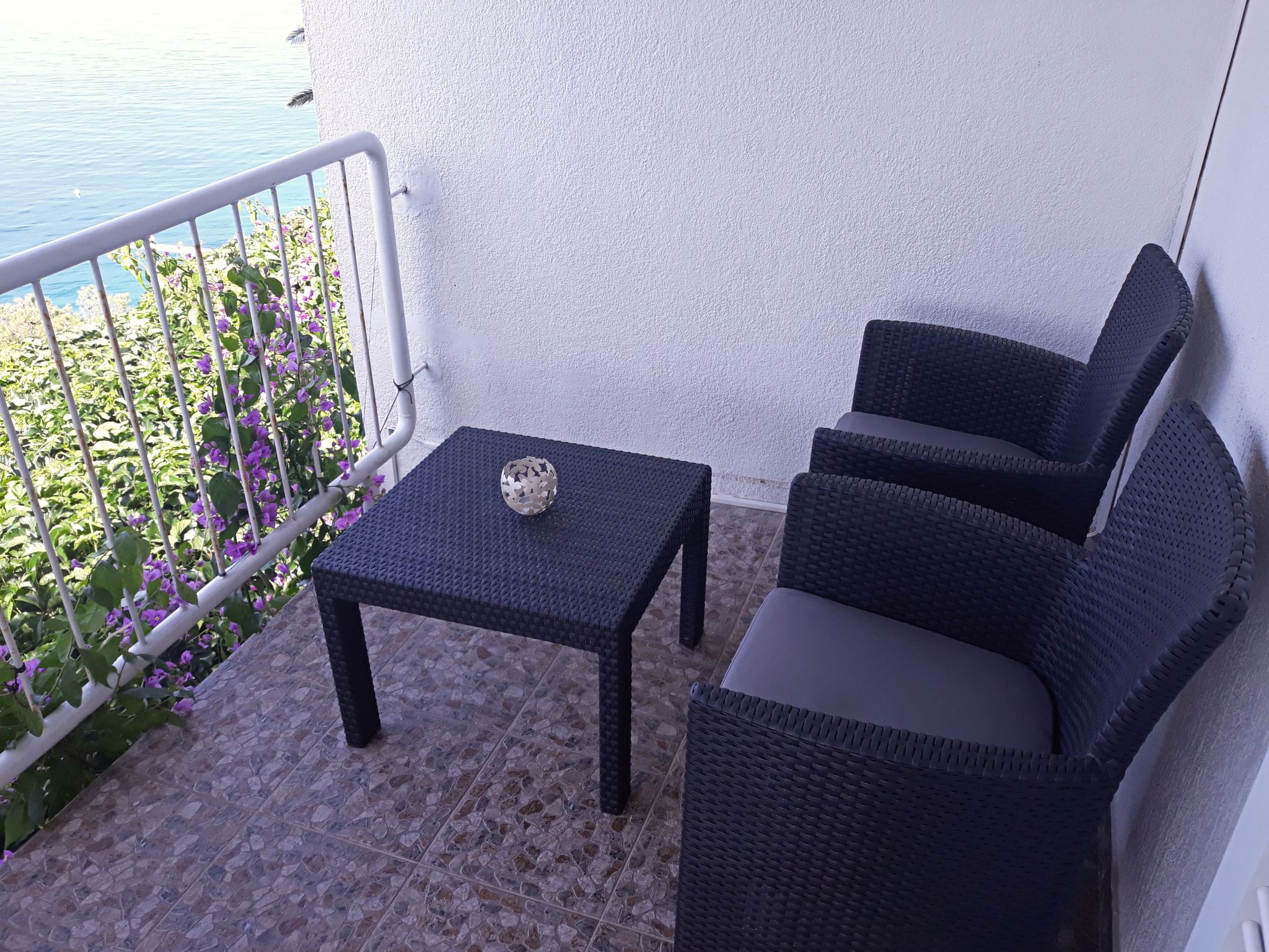 Haus am Wasser mit Blick aufs Wasser-Drinnen